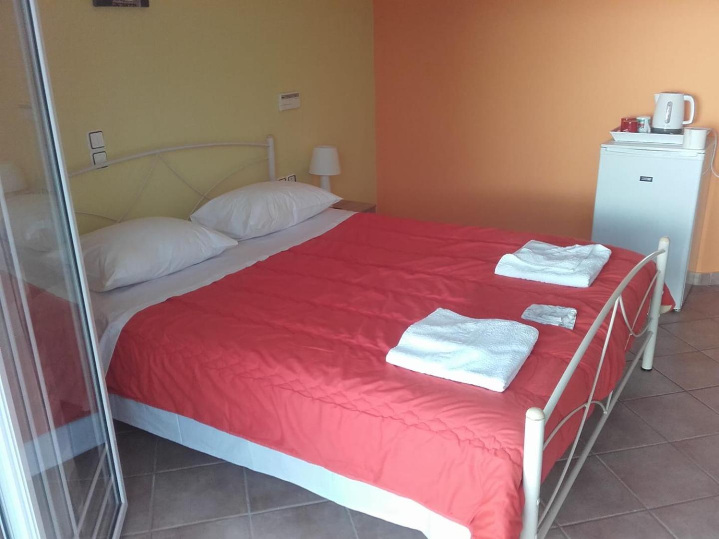 Double Room with Balcony and Sea View - Photo 11