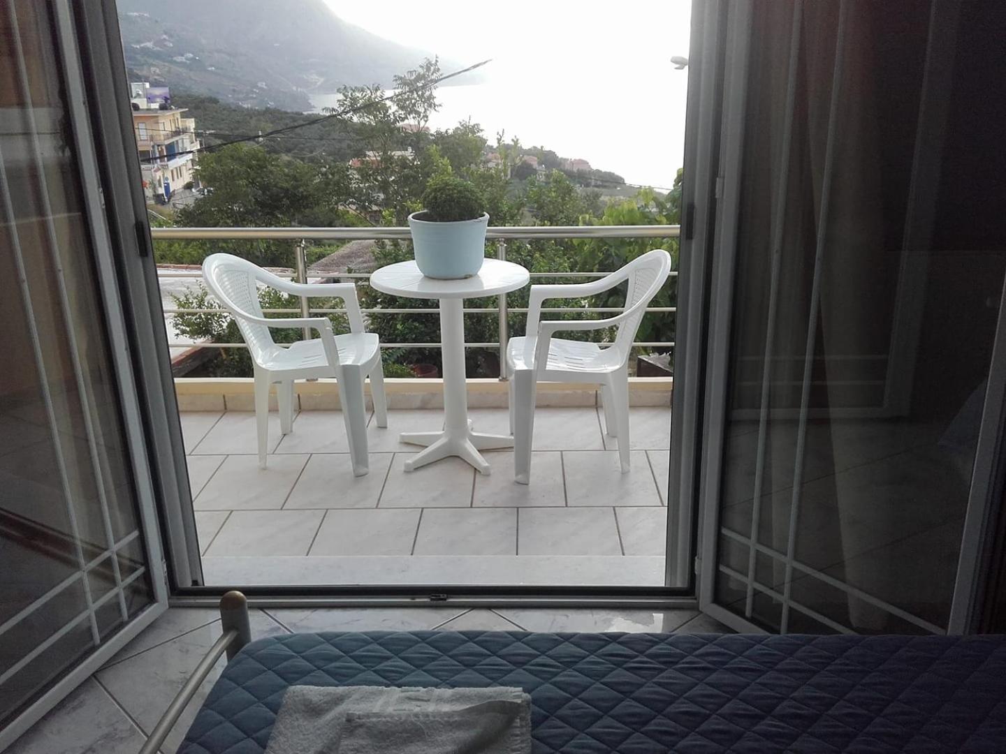 Double Room with Balcony and Sea View - Photo 13