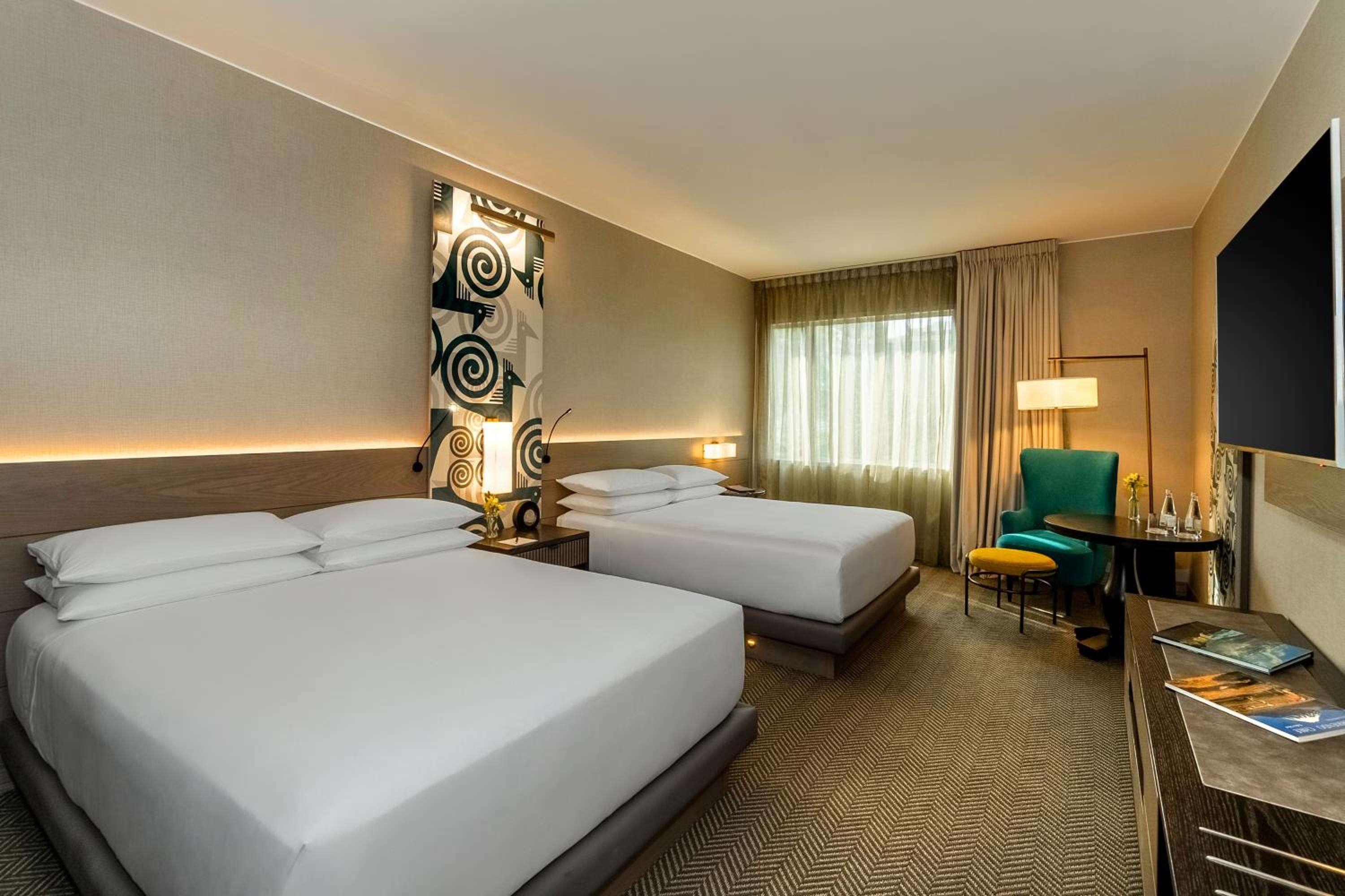 Deluxe Queen Room with Two Queen Beds photo 3