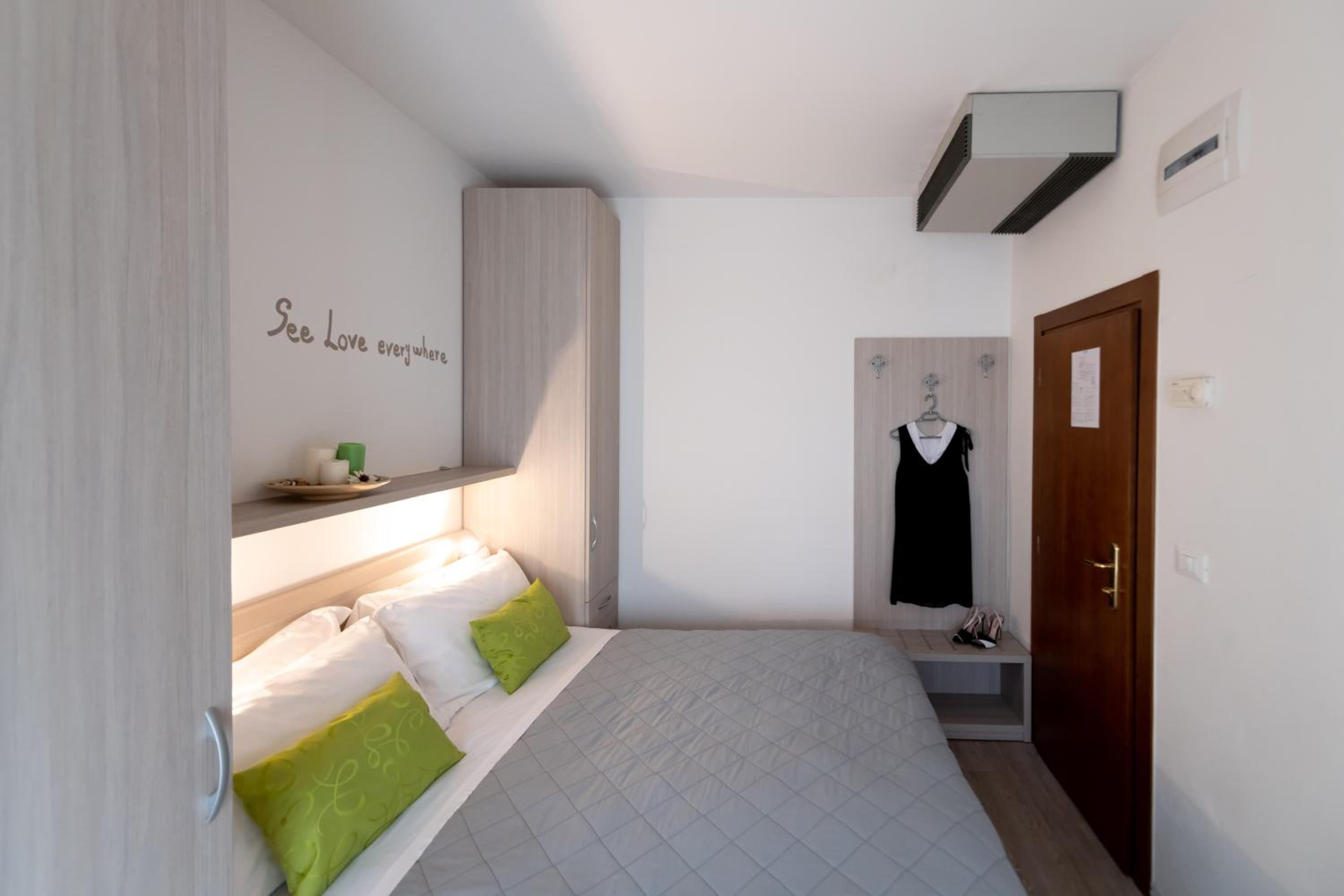 Double or Twin Room with Balcony photo 3
