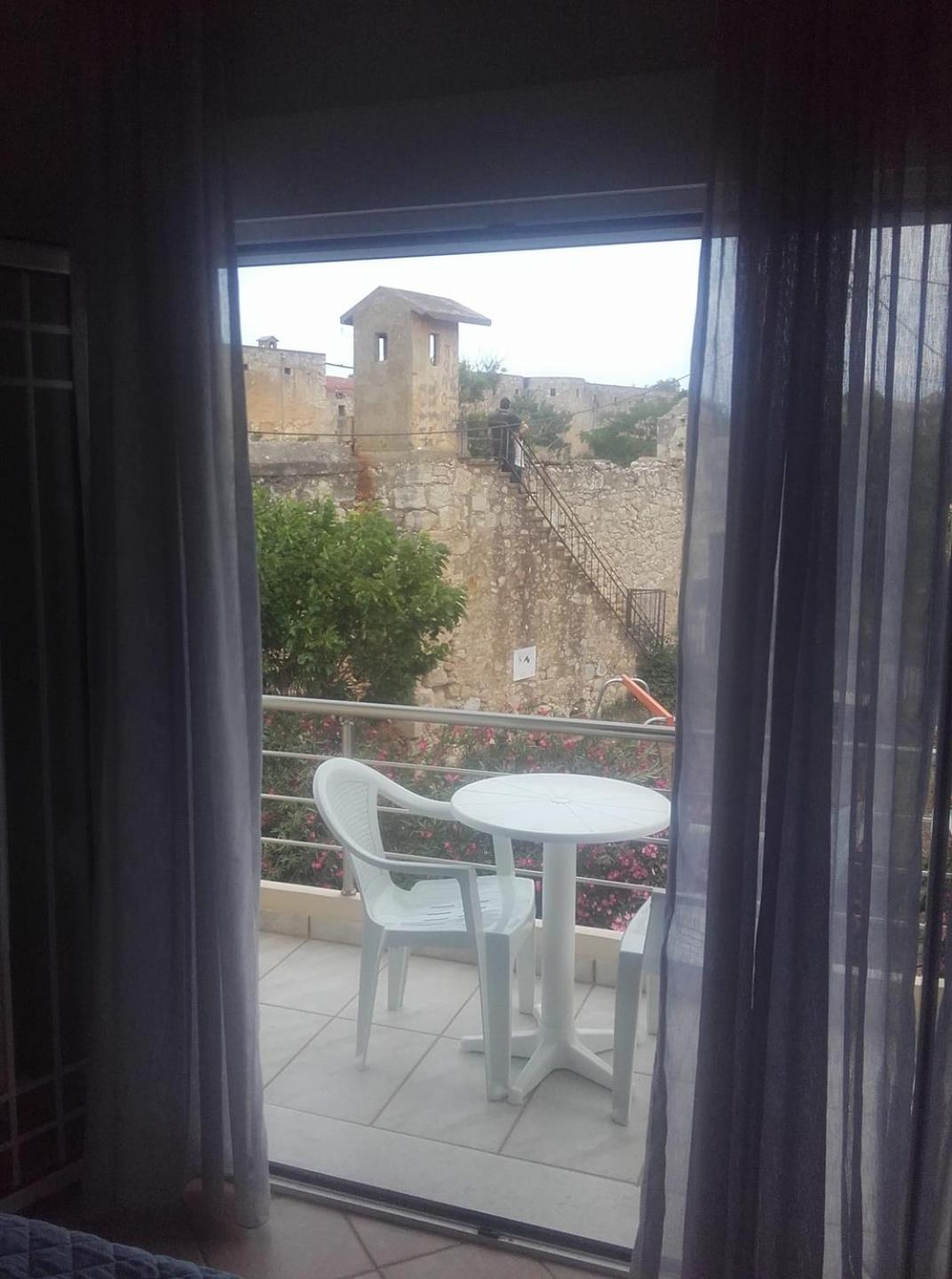 Triple Room with View - Photo 8