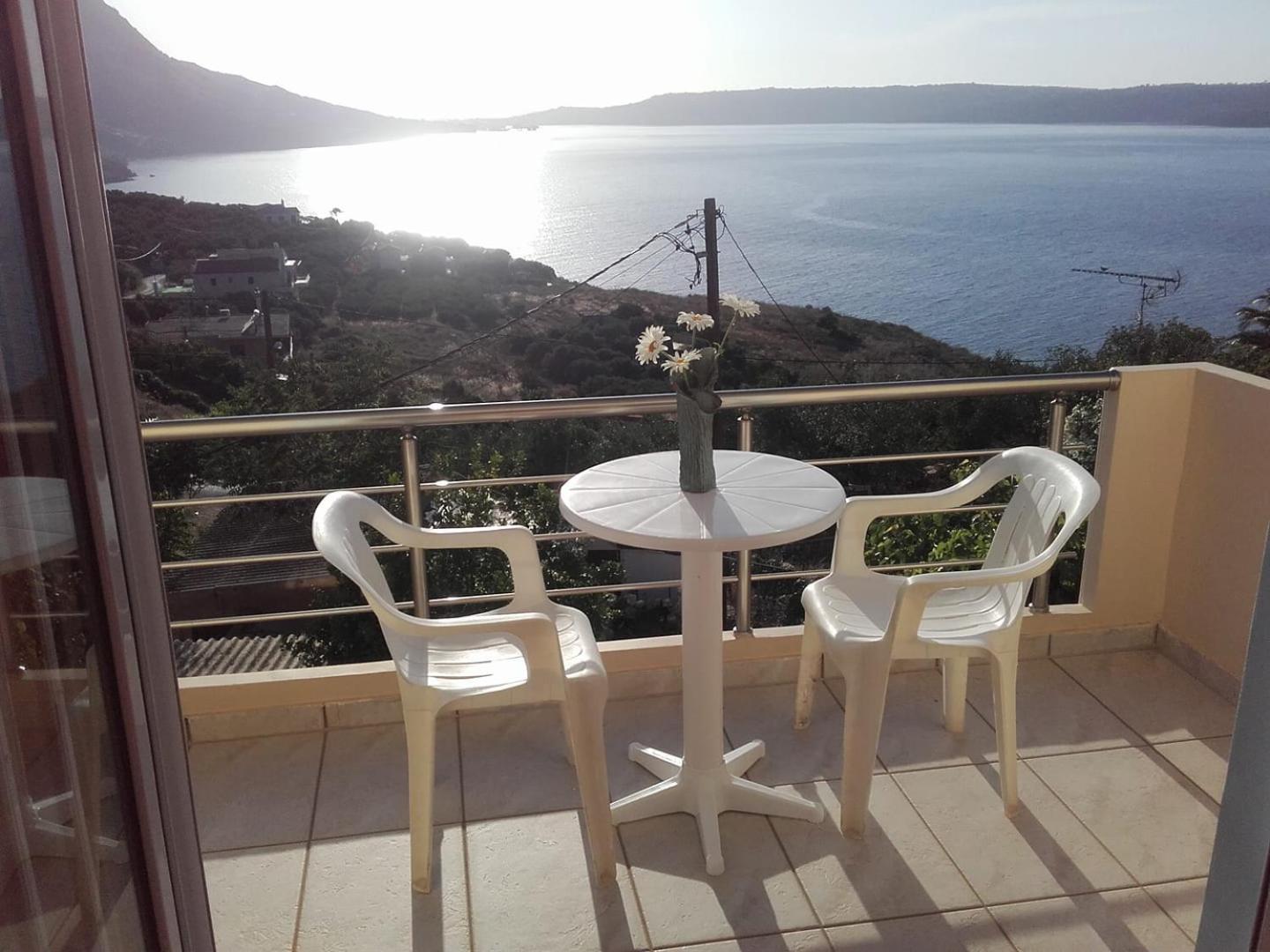 Double Room with Balcony and Sea View - Photo 2