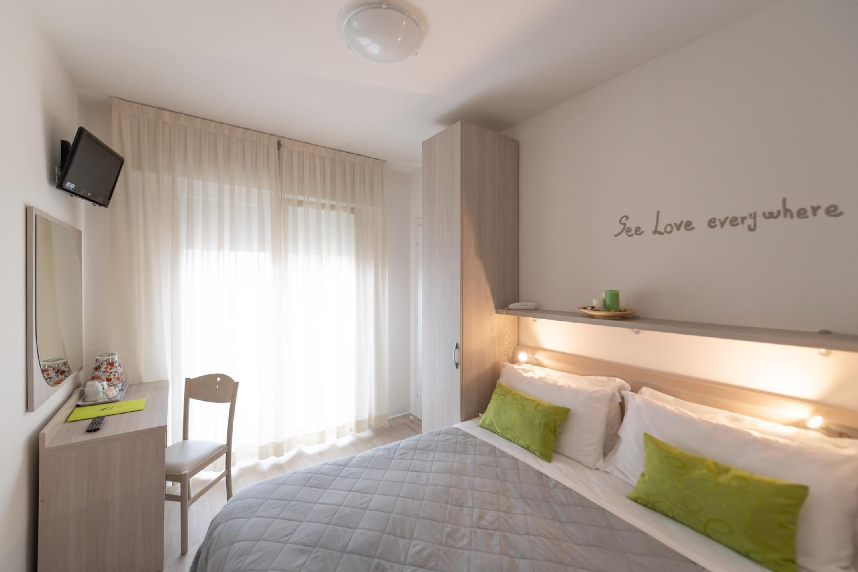 Double or Twin Room with Balcony photo 2