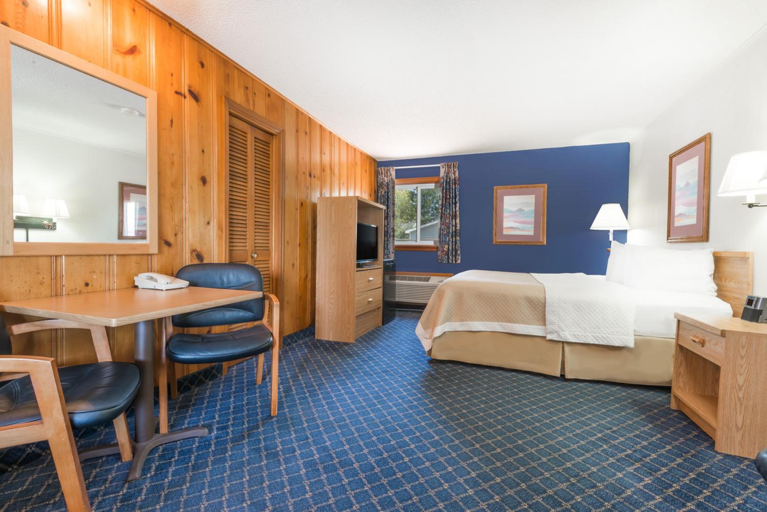Deluxe Queen Room - Non-Smoking - Photo 3
