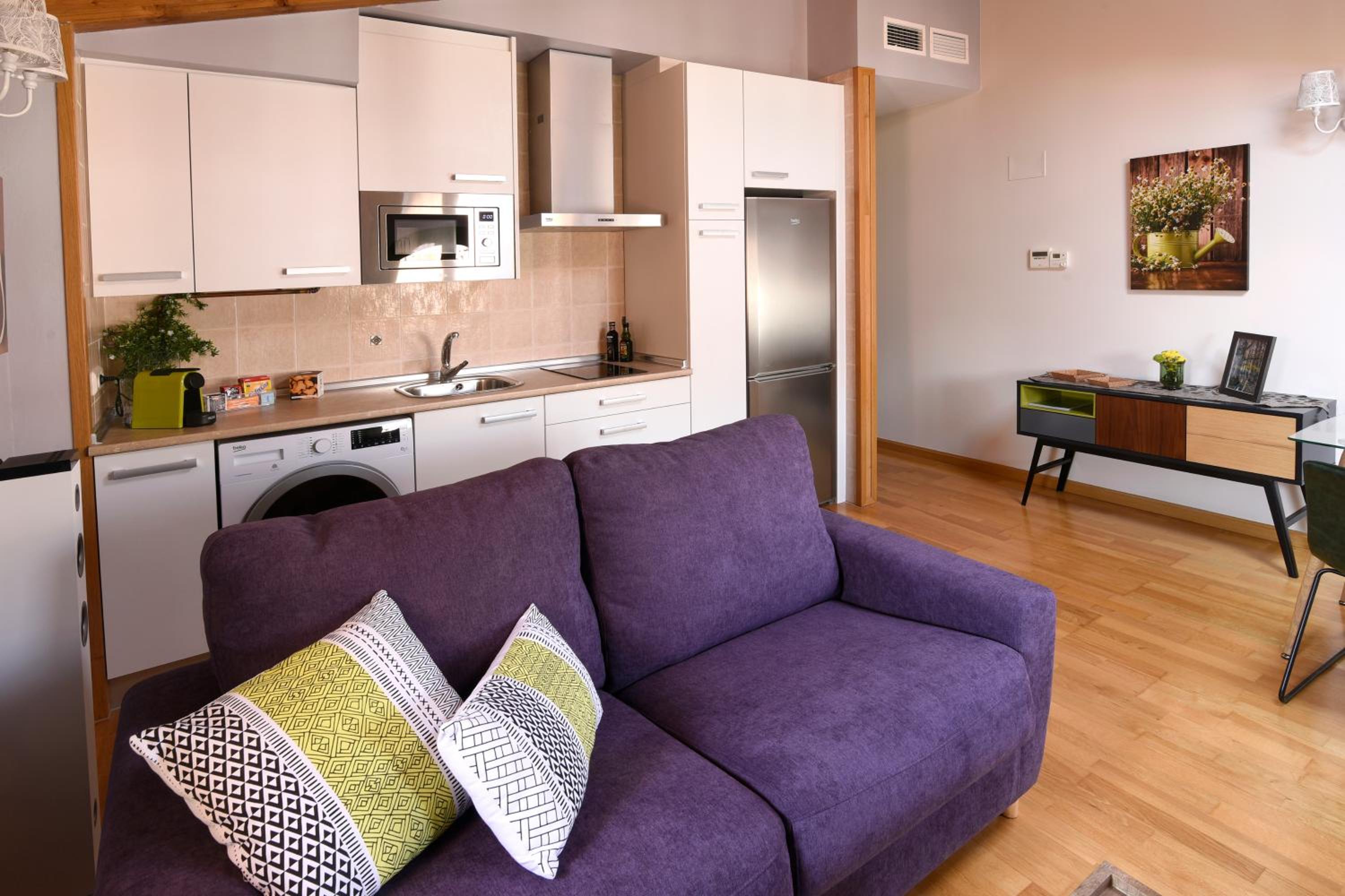 Apartment photo 2