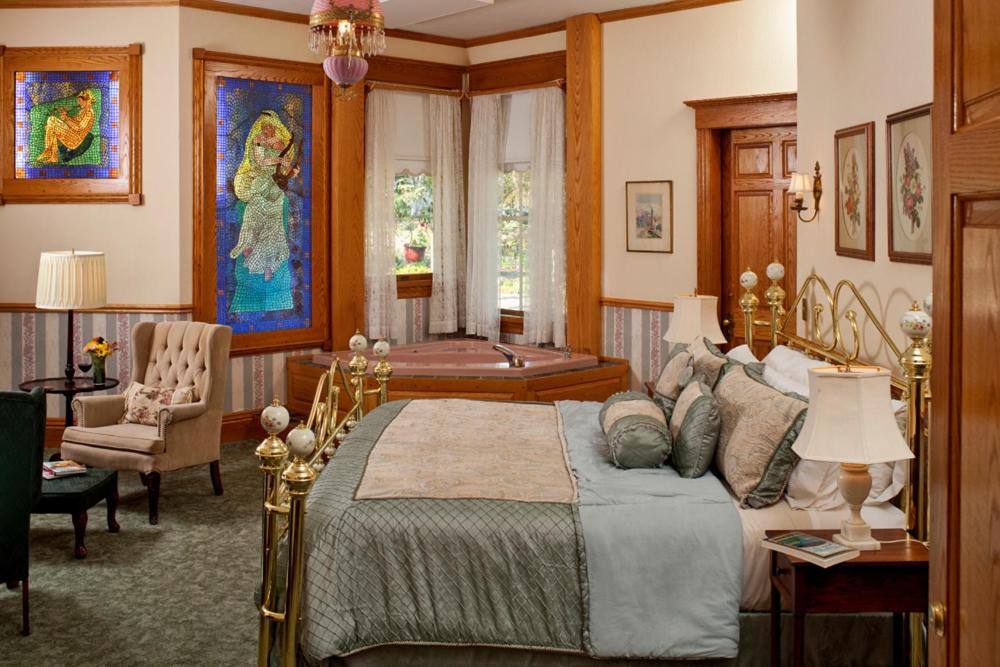 King Room with Spa Bath