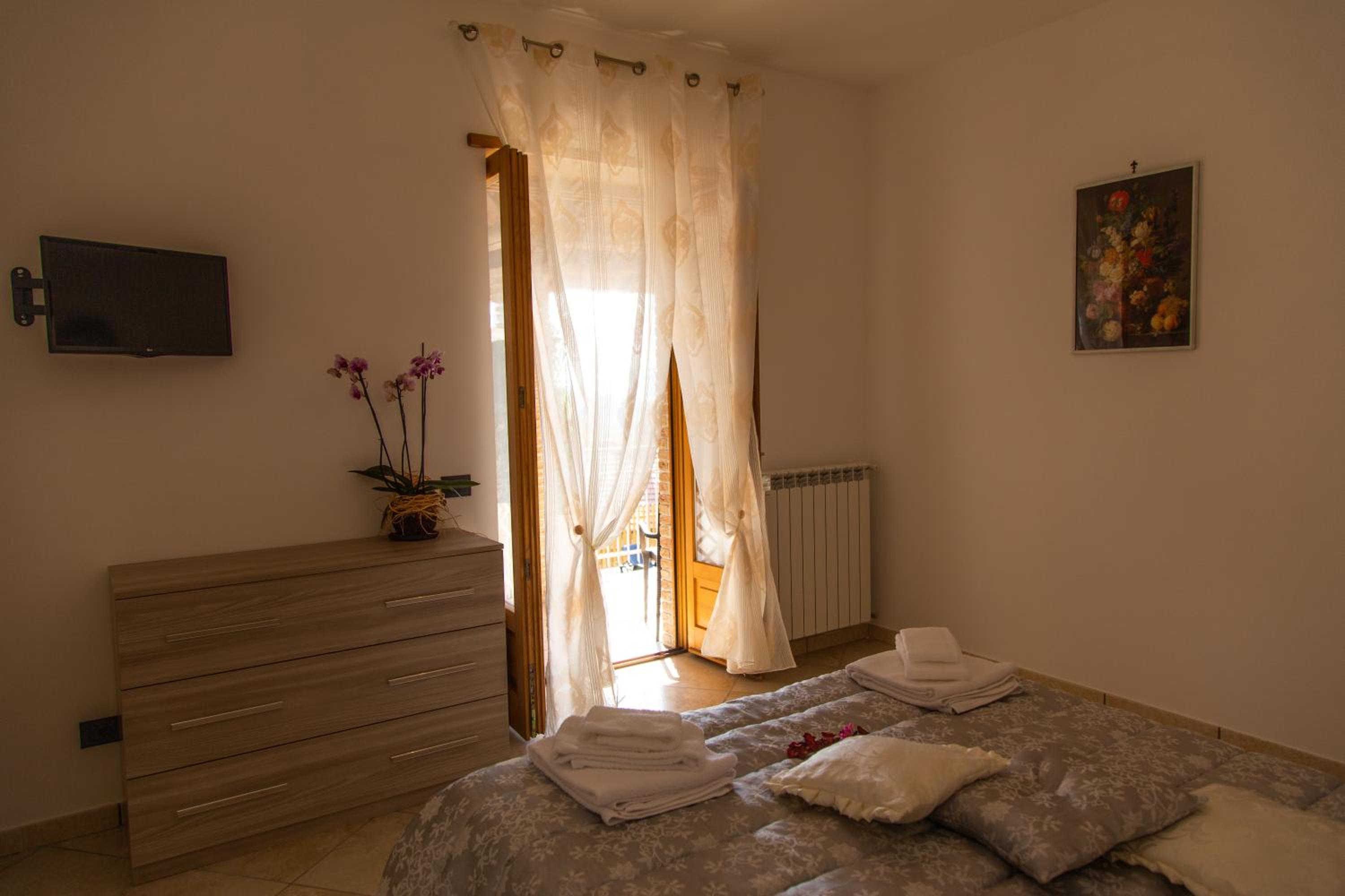 Deluxe Double Room with Balcony and Sea View photo 3