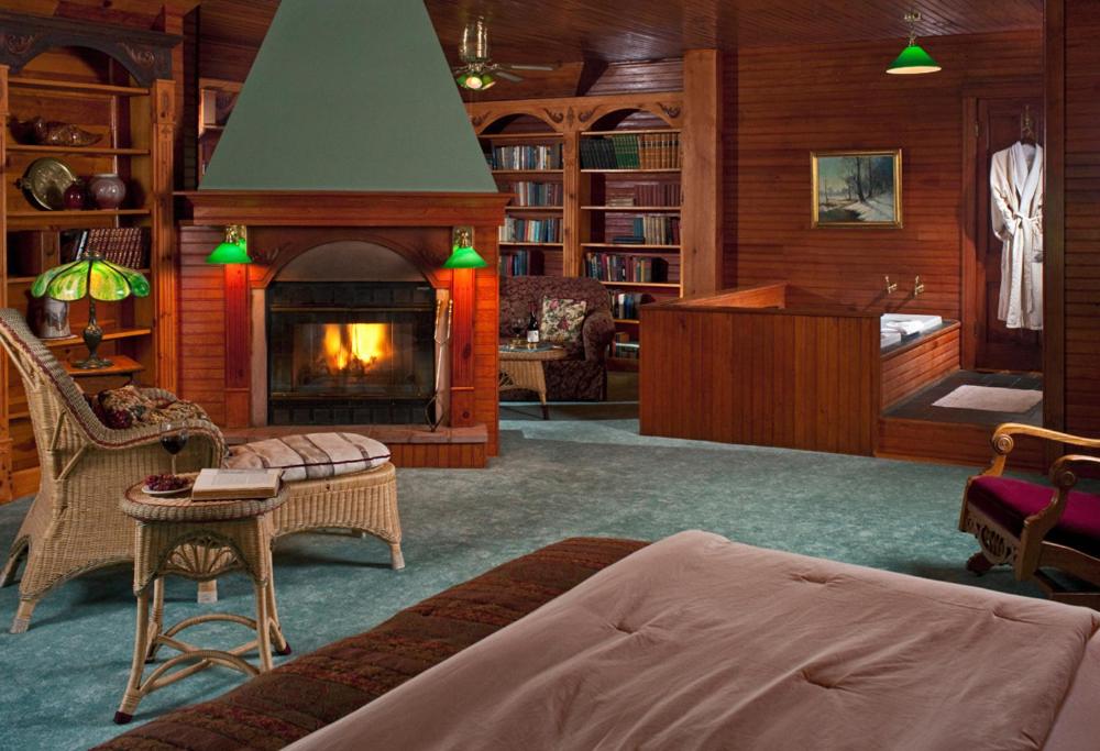 Deluxe King Suite