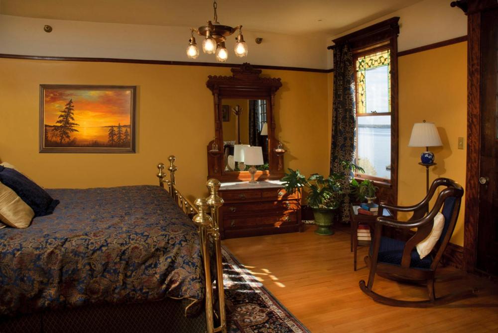 Suite with Lake View