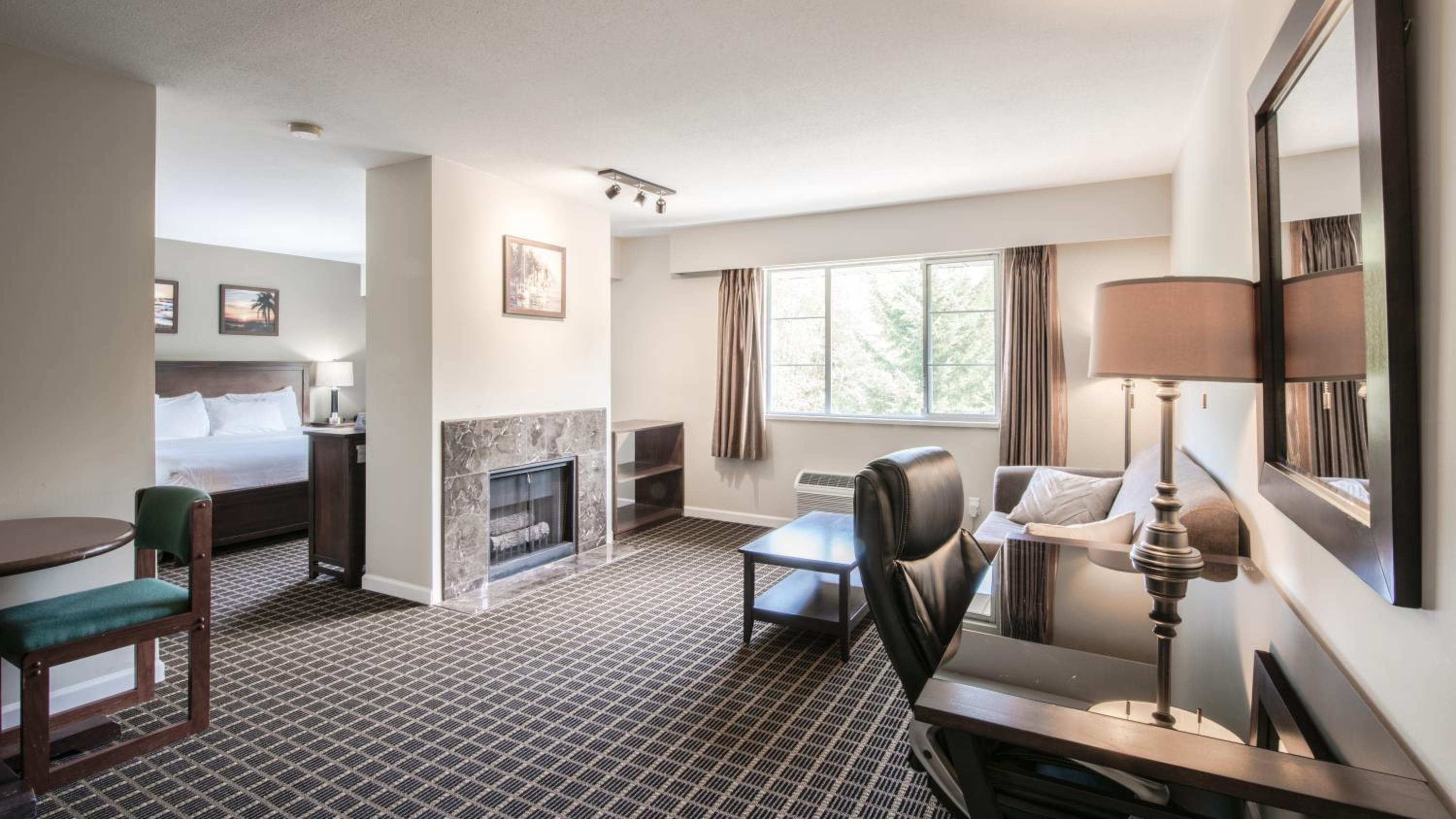 Deluxe King Suite