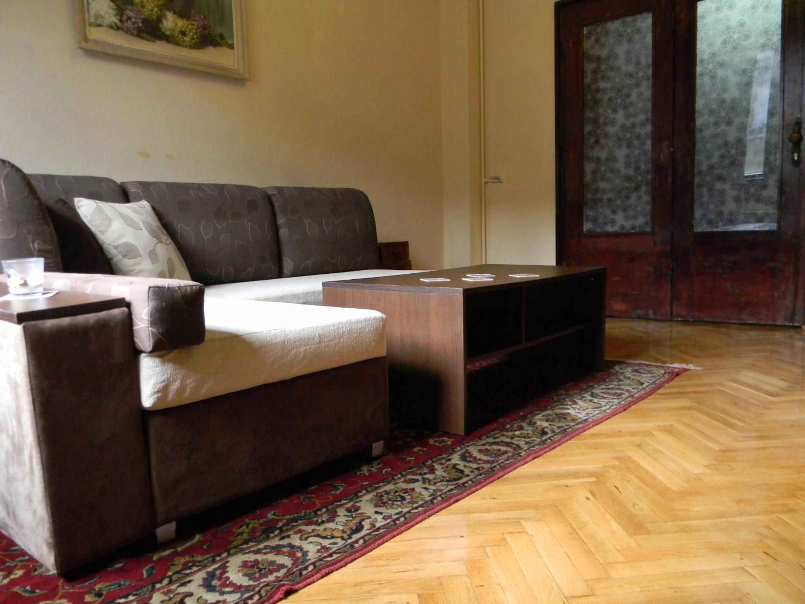 Apartment with Balcony - Photo 25