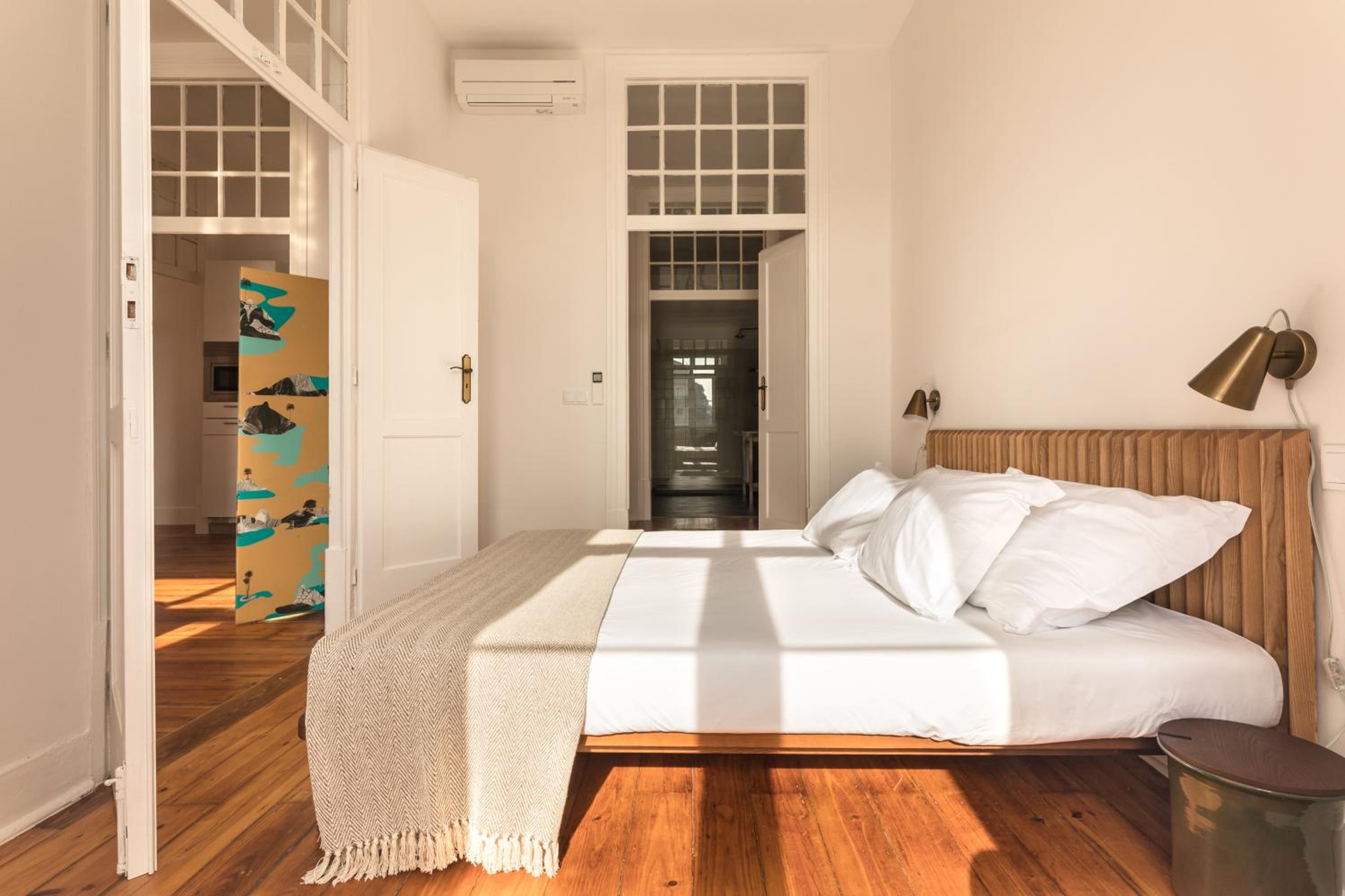 One-Bedroom Apartment with City View photo 2