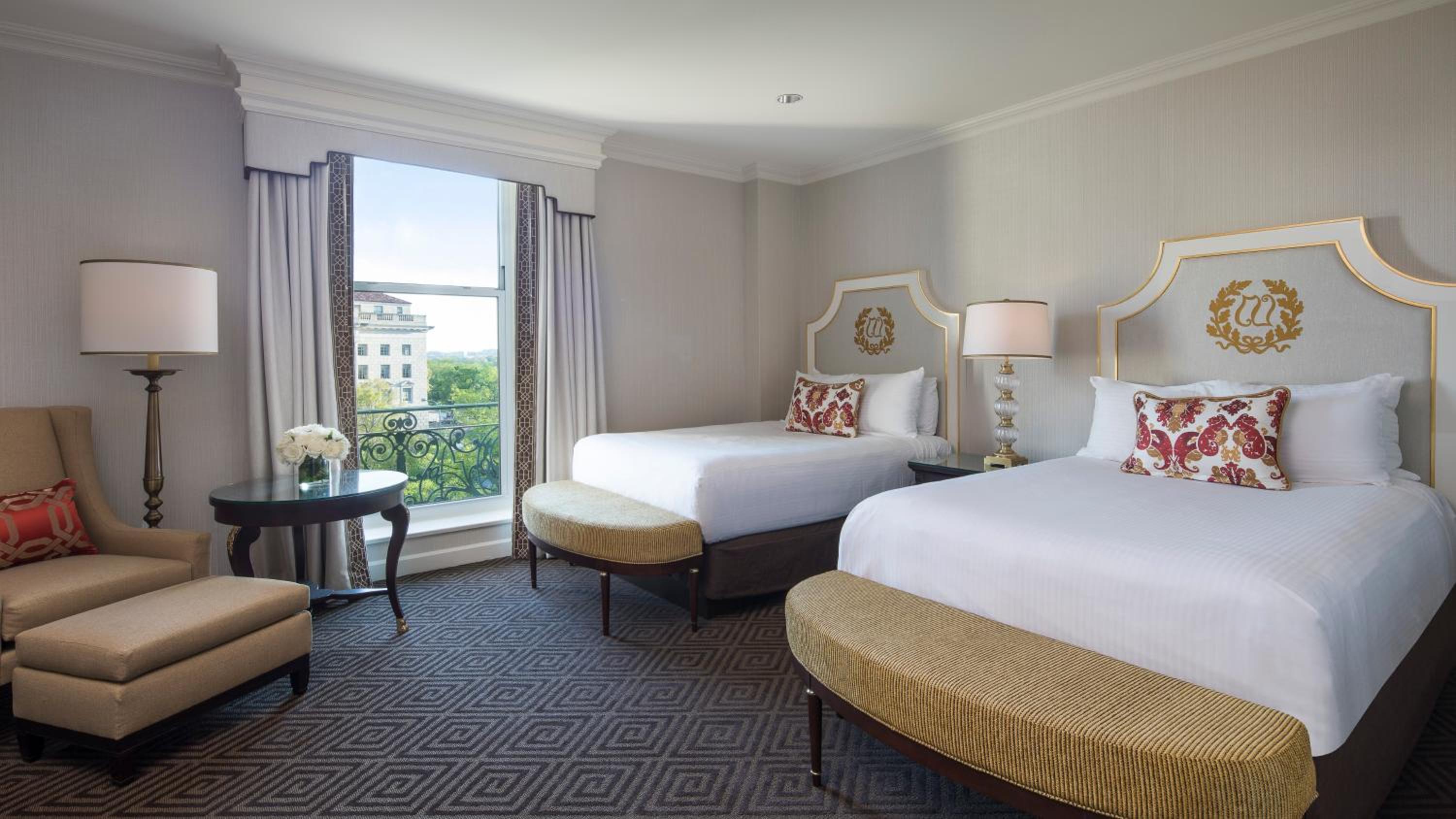One-Bedroom Queen Suite