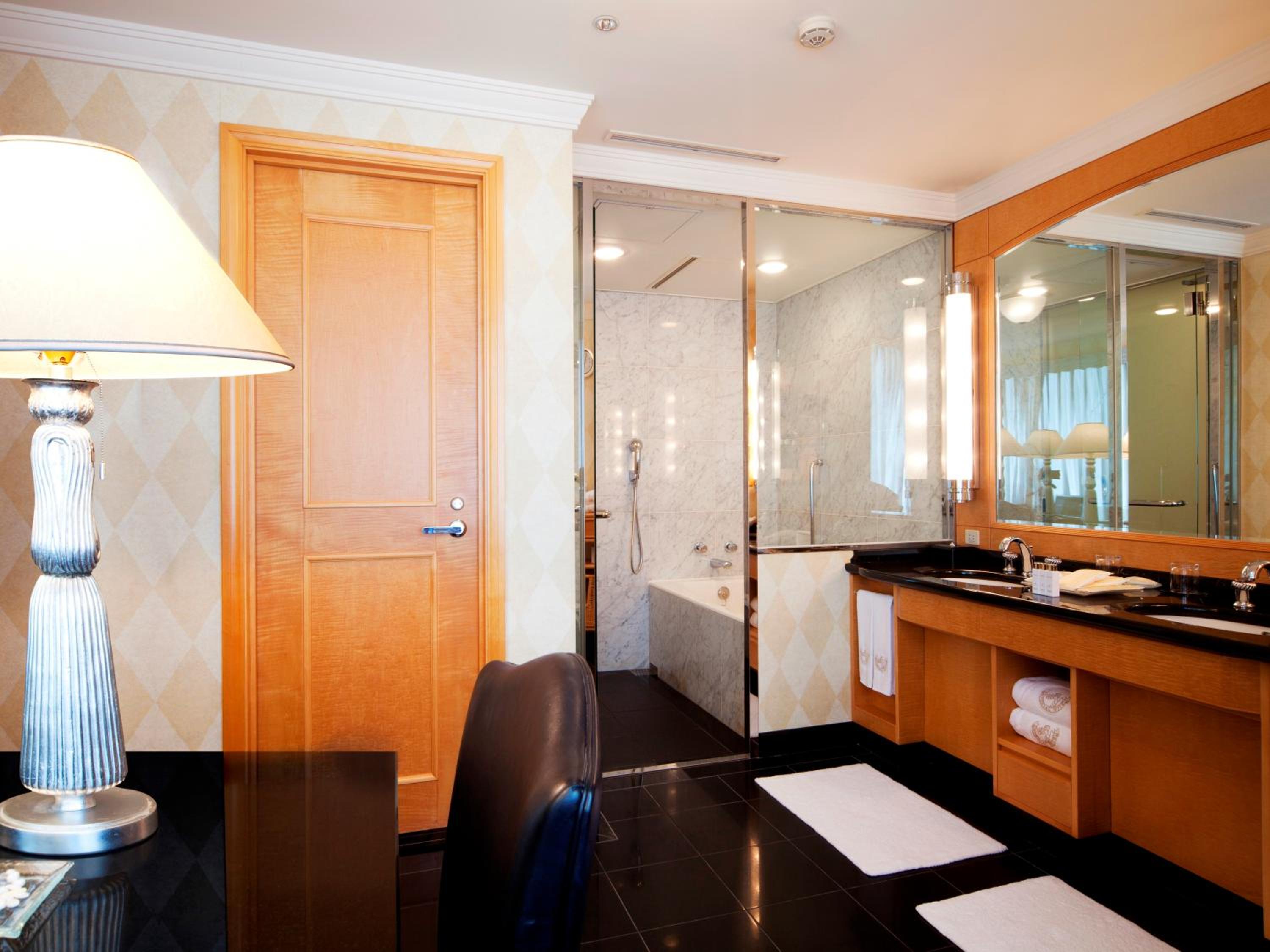 Park Suite Twin Room with Lounge & Fitness Access - Non-Smoking - River View photo 2