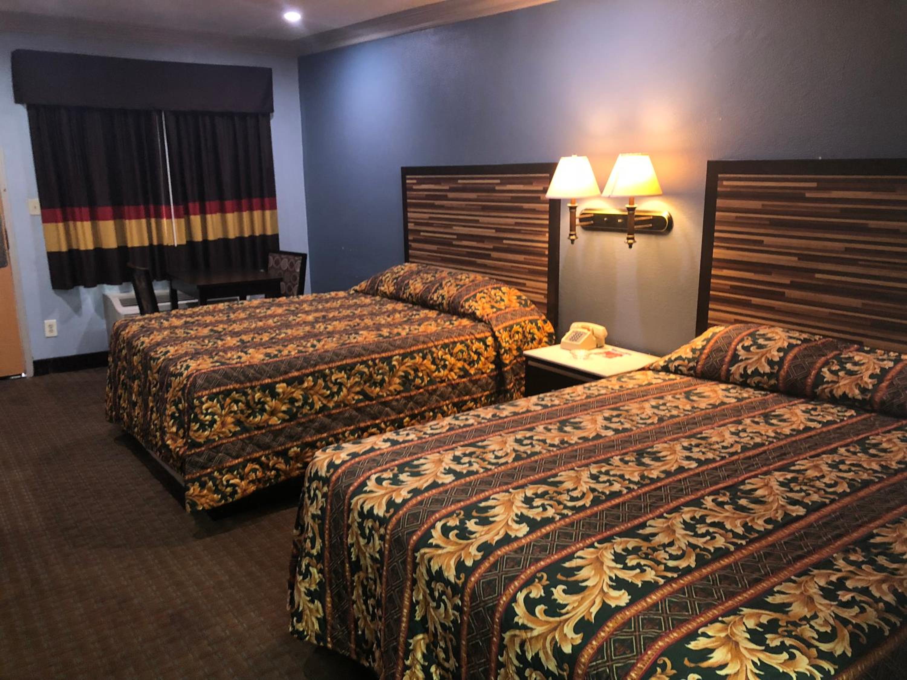 Queen Room with Two Queen Beds - Smoking
