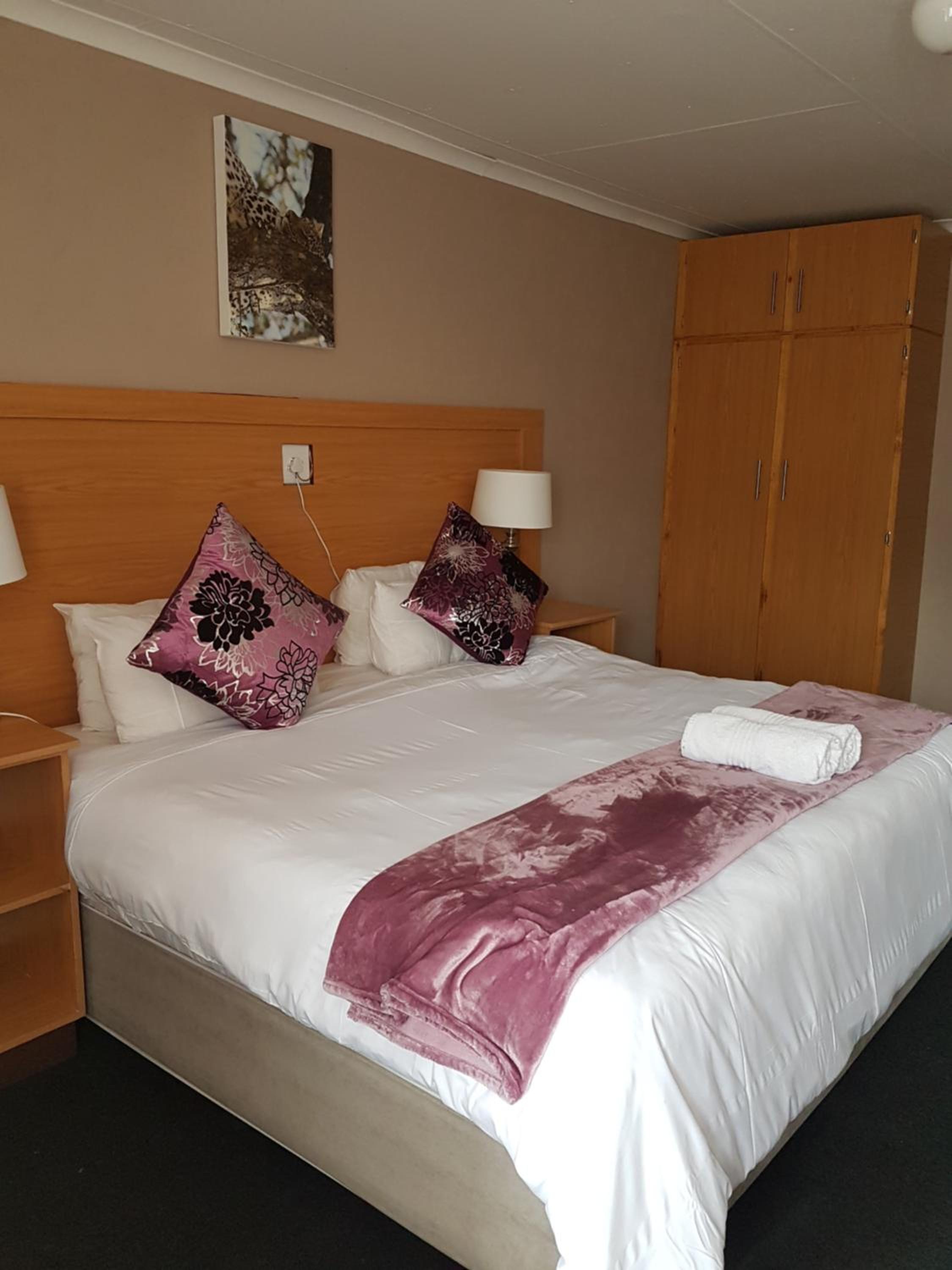 Executive Suite - Photo 4