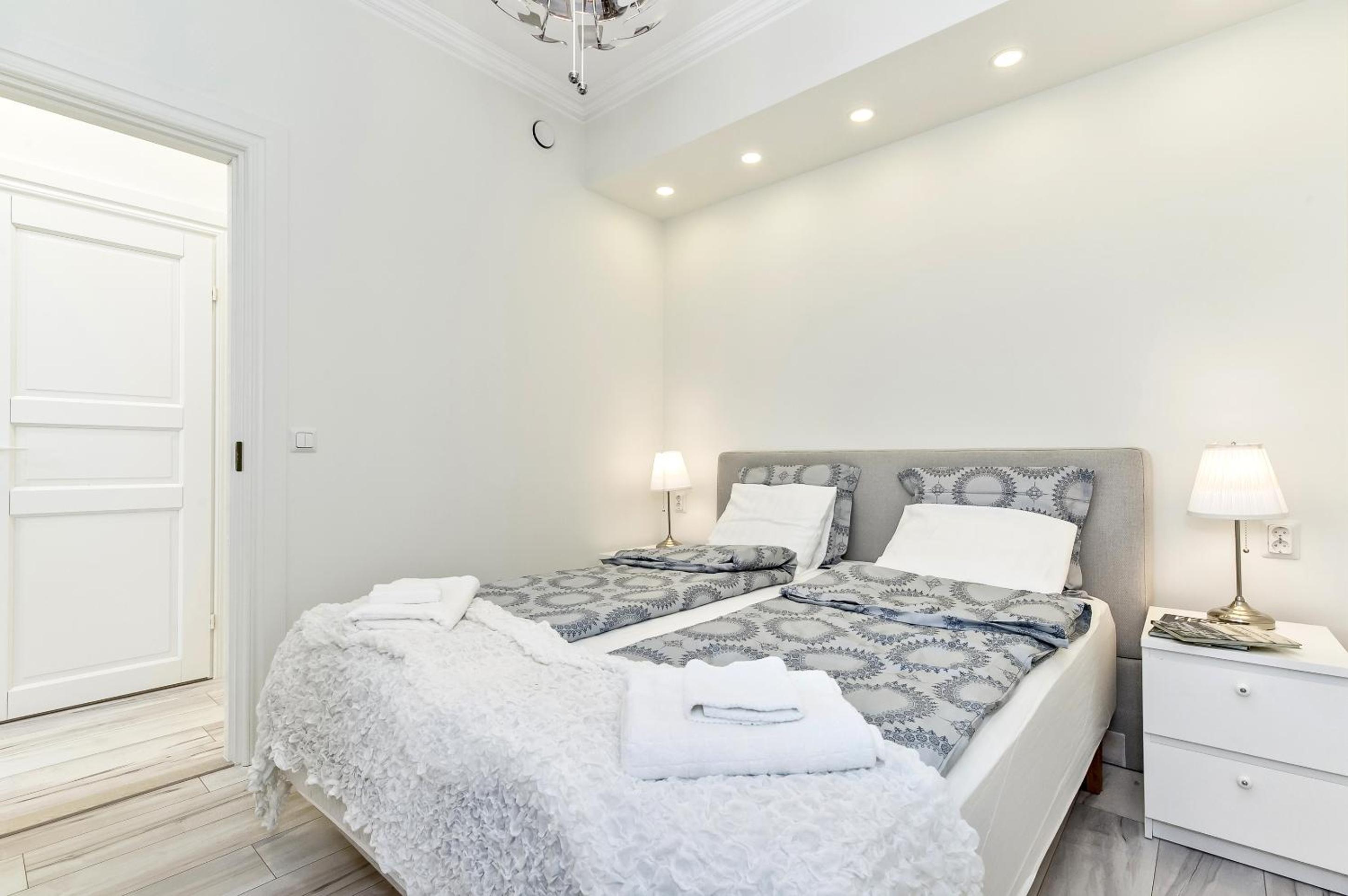 One-Bedroom Apartment - Photo 14