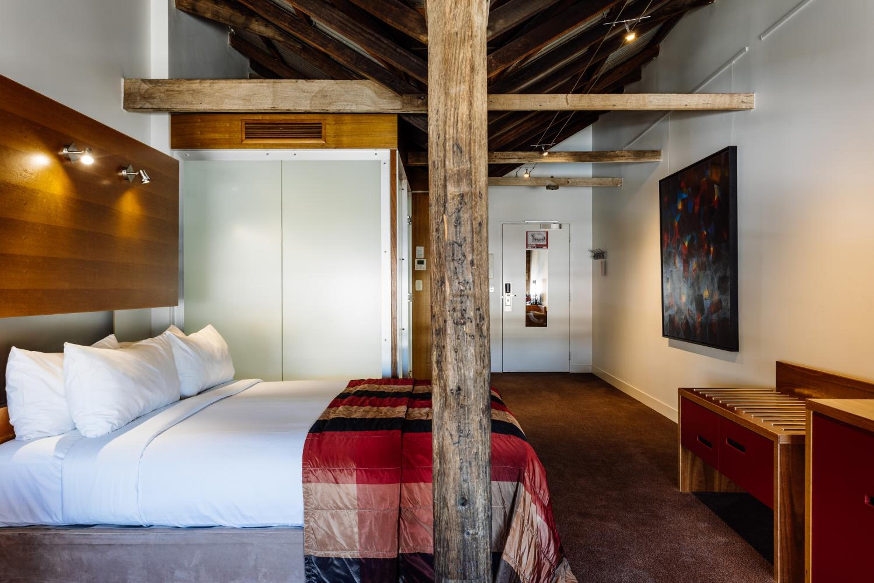 Deluxe Double Room with Harbor View - Photo 6