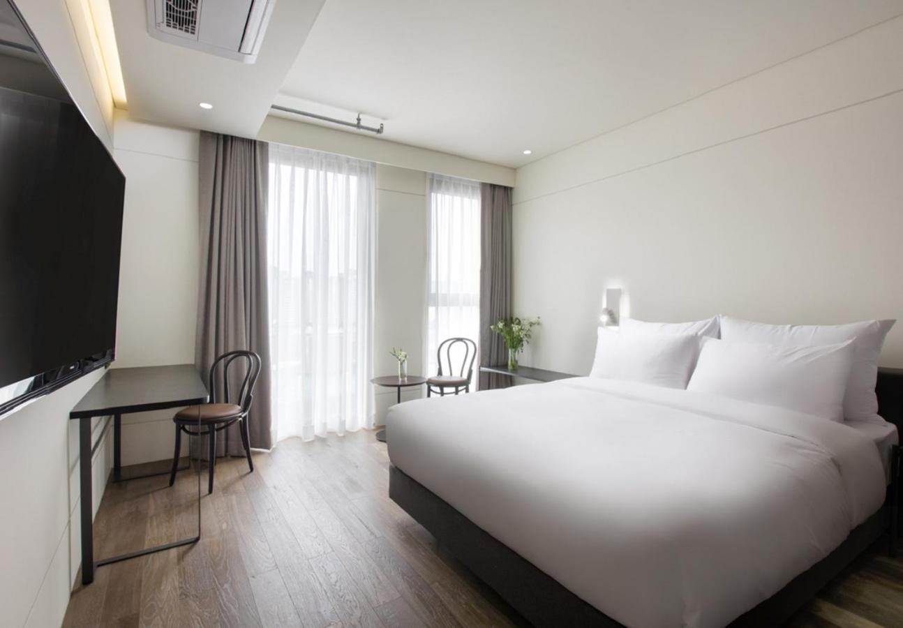 [Night Swimming PKG - Adult Only] Deluxe Double Room with Night Pool Tickets (Check-in from 18:00, Night Pool Access 19:00~22:00)