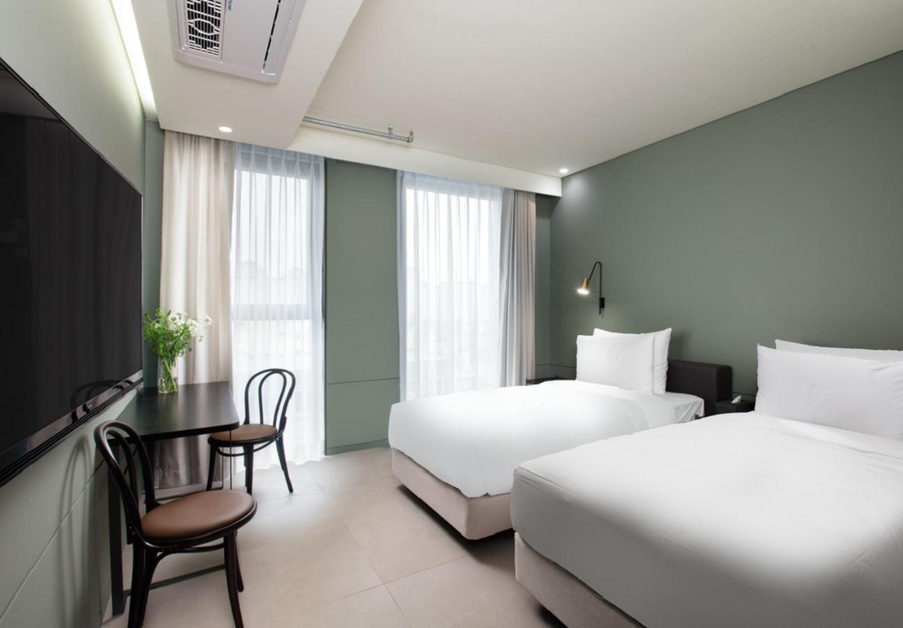 [Night Swimming PKG - Adult Only] Deluxe Twin Room with Night Pool Tickets (Check-in from 18:00, Night Pool Access 19:00~22:00)
