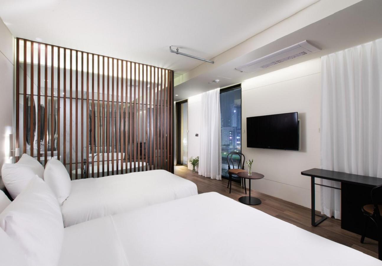 [Summer PKG for 3] Family Twin Room with Breakfast and Swimming Pool Ticket for 1 Time Use 