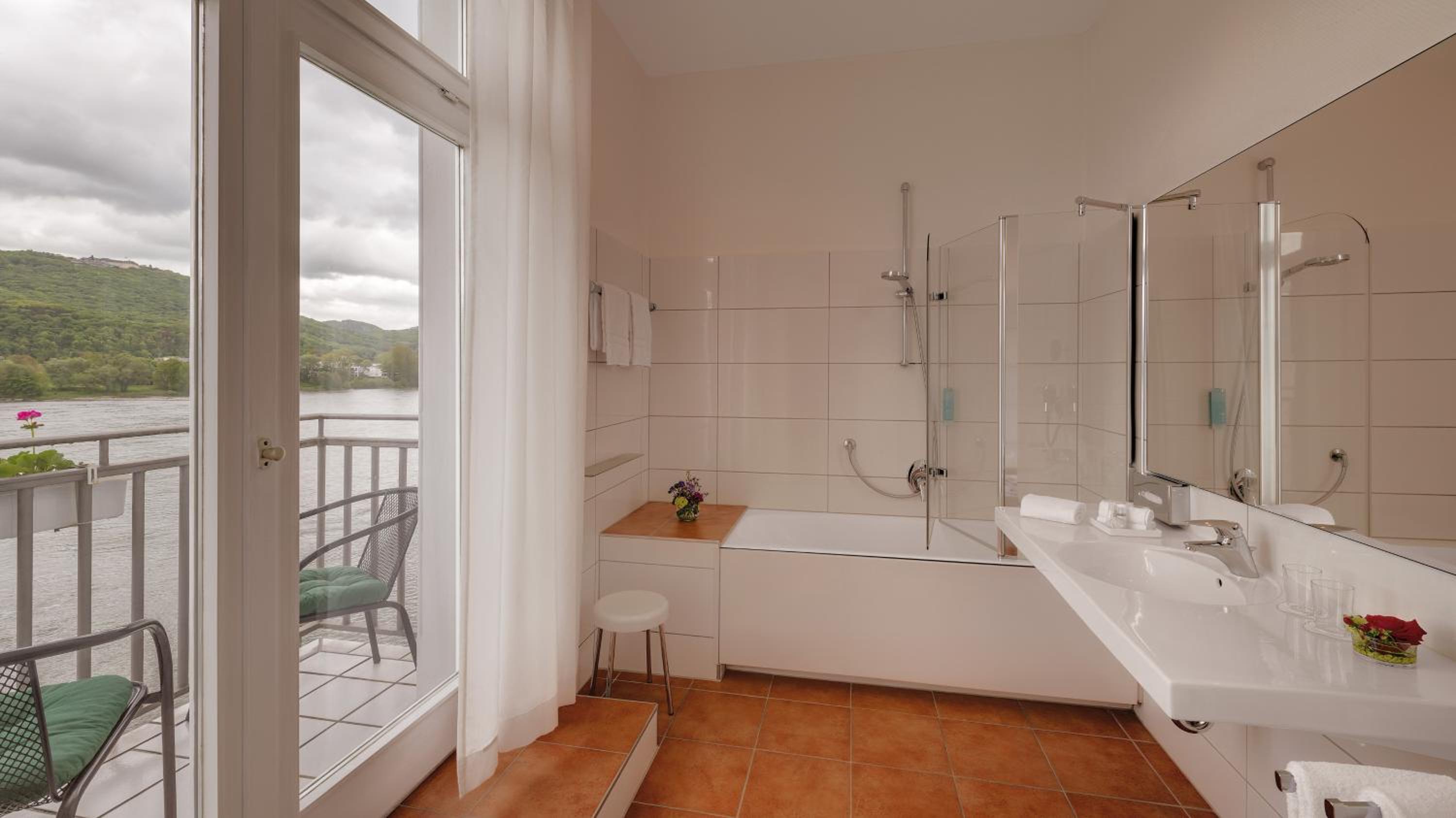 Comfort Double Room with River View and balcony - Photo 2