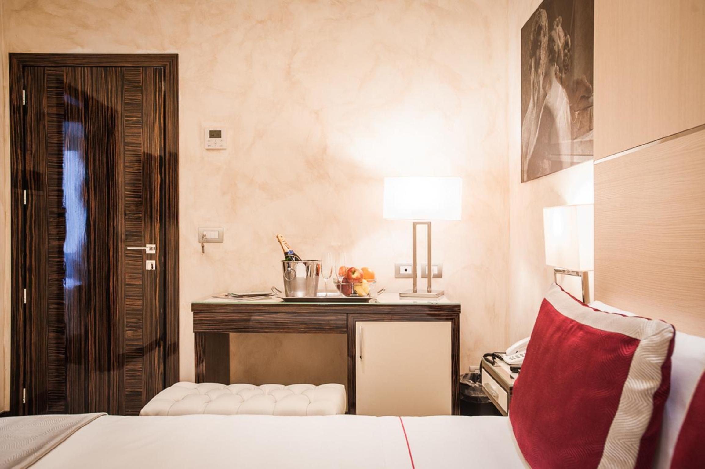 Deluxe Double Room photo 3