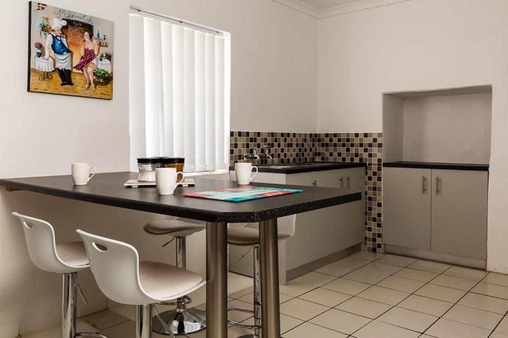 Three-Bedroom House - Photo 2