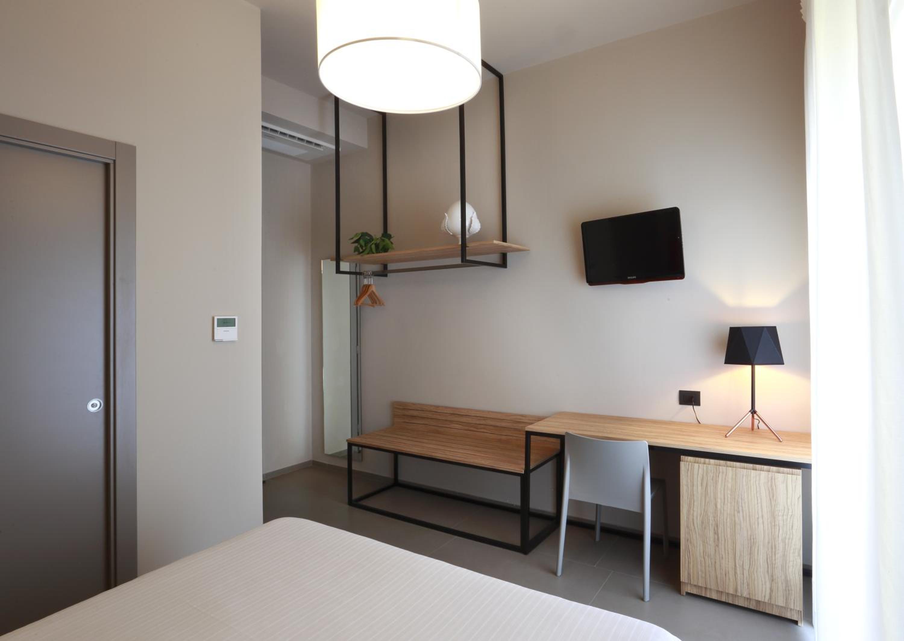 Standard Double or Twin Room - Photo 6