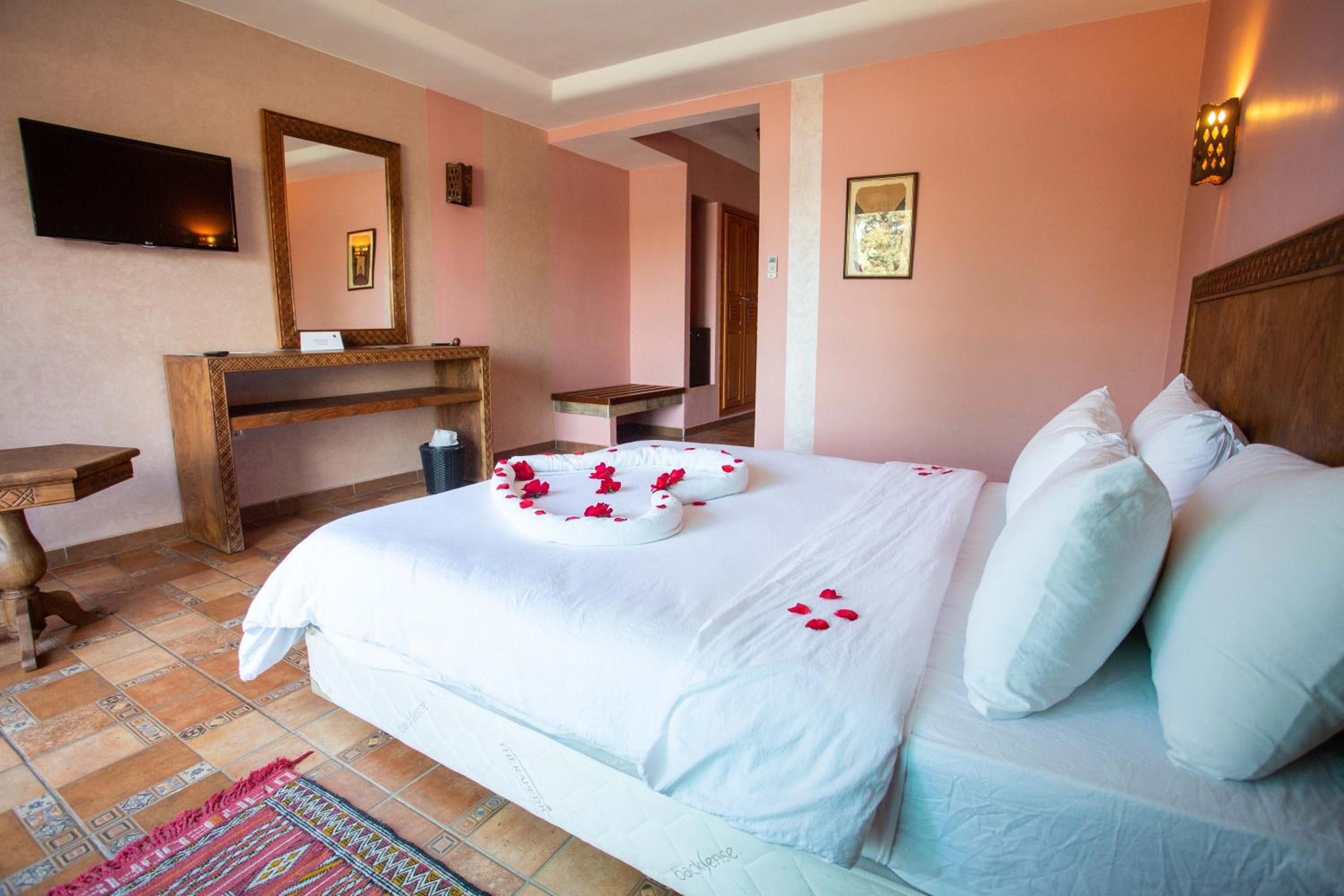 Large Double Room - Photo 7