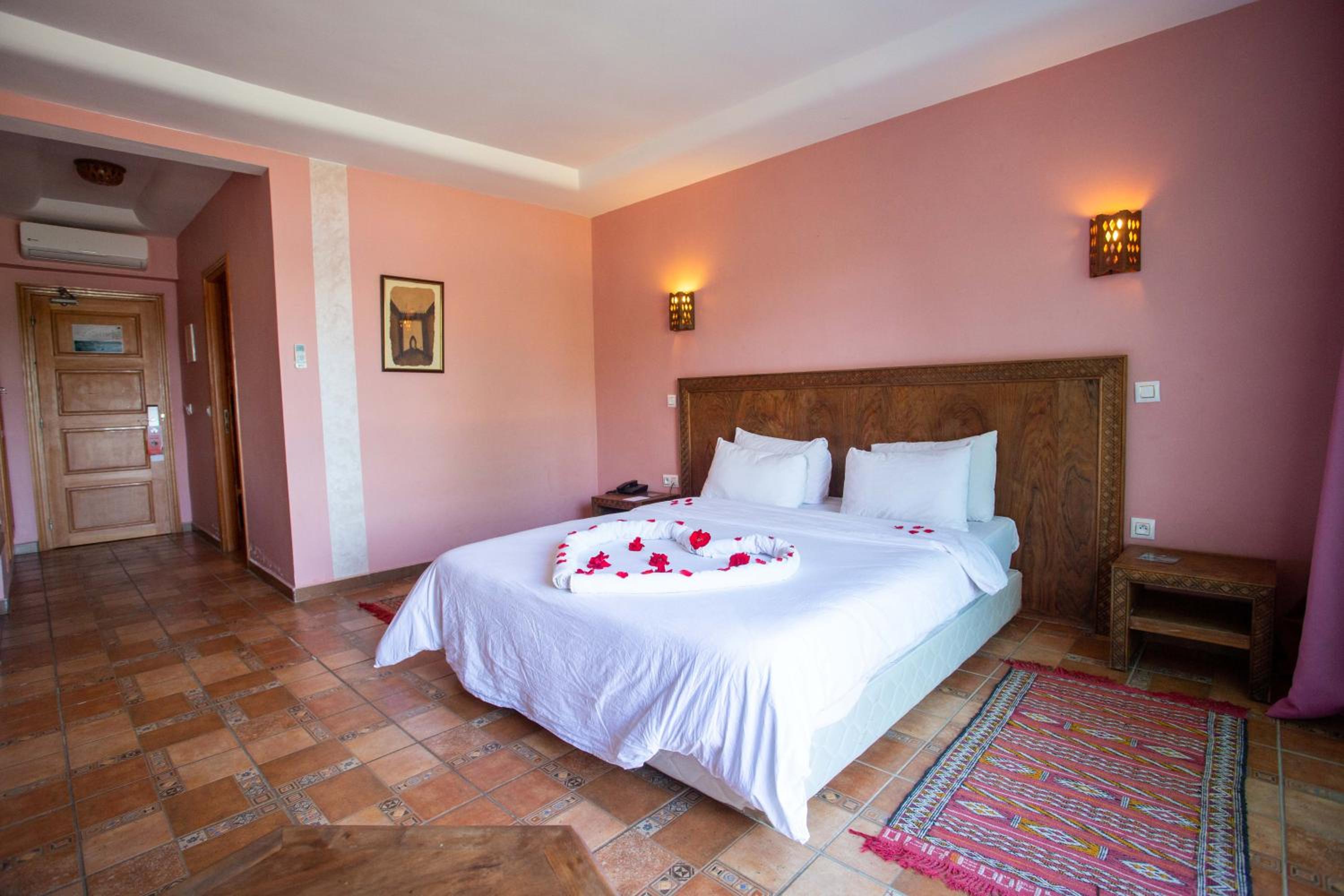Large Double Room - Photo 8