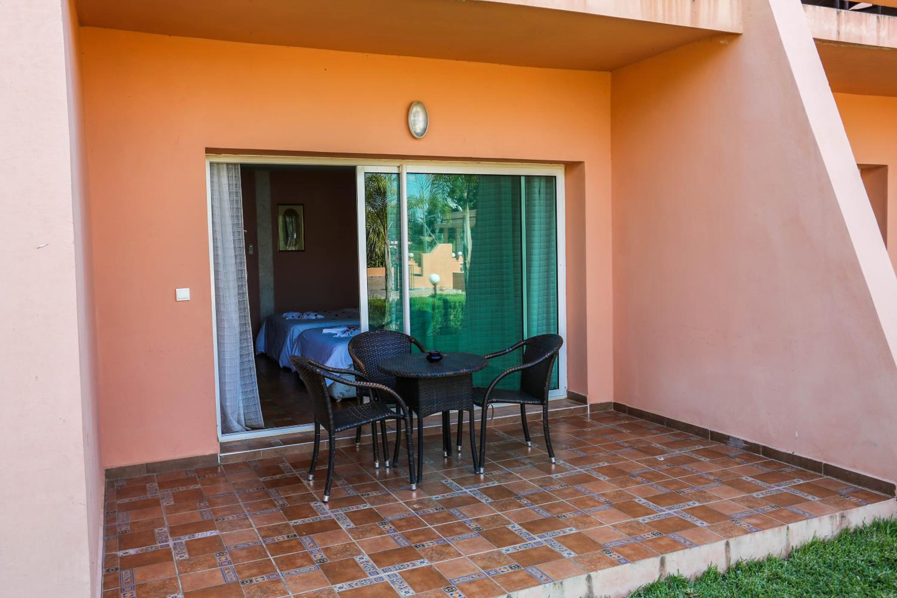 Large Double Room - Photo 11