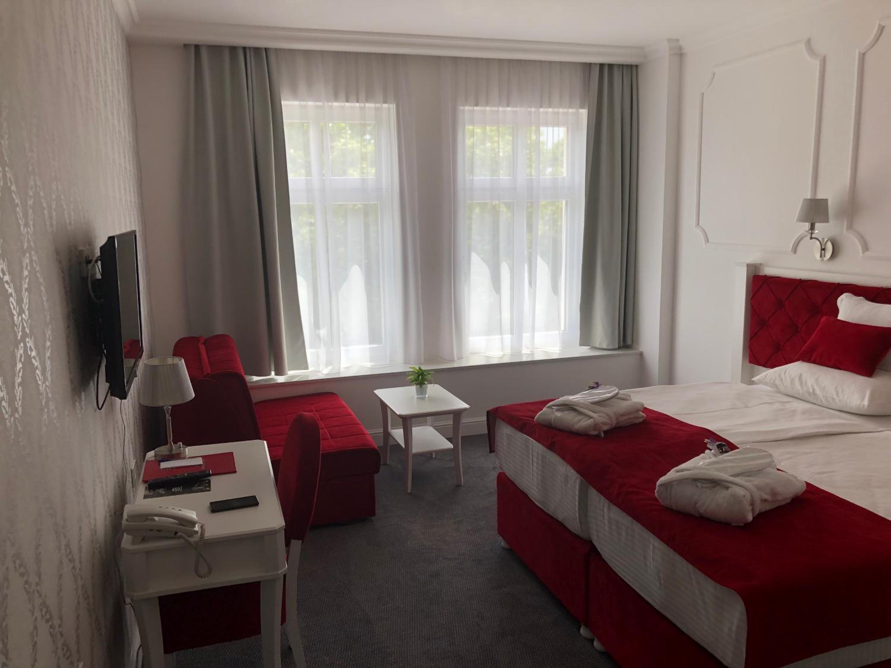 Double or Twin Room with Extra Bed - Photo 3