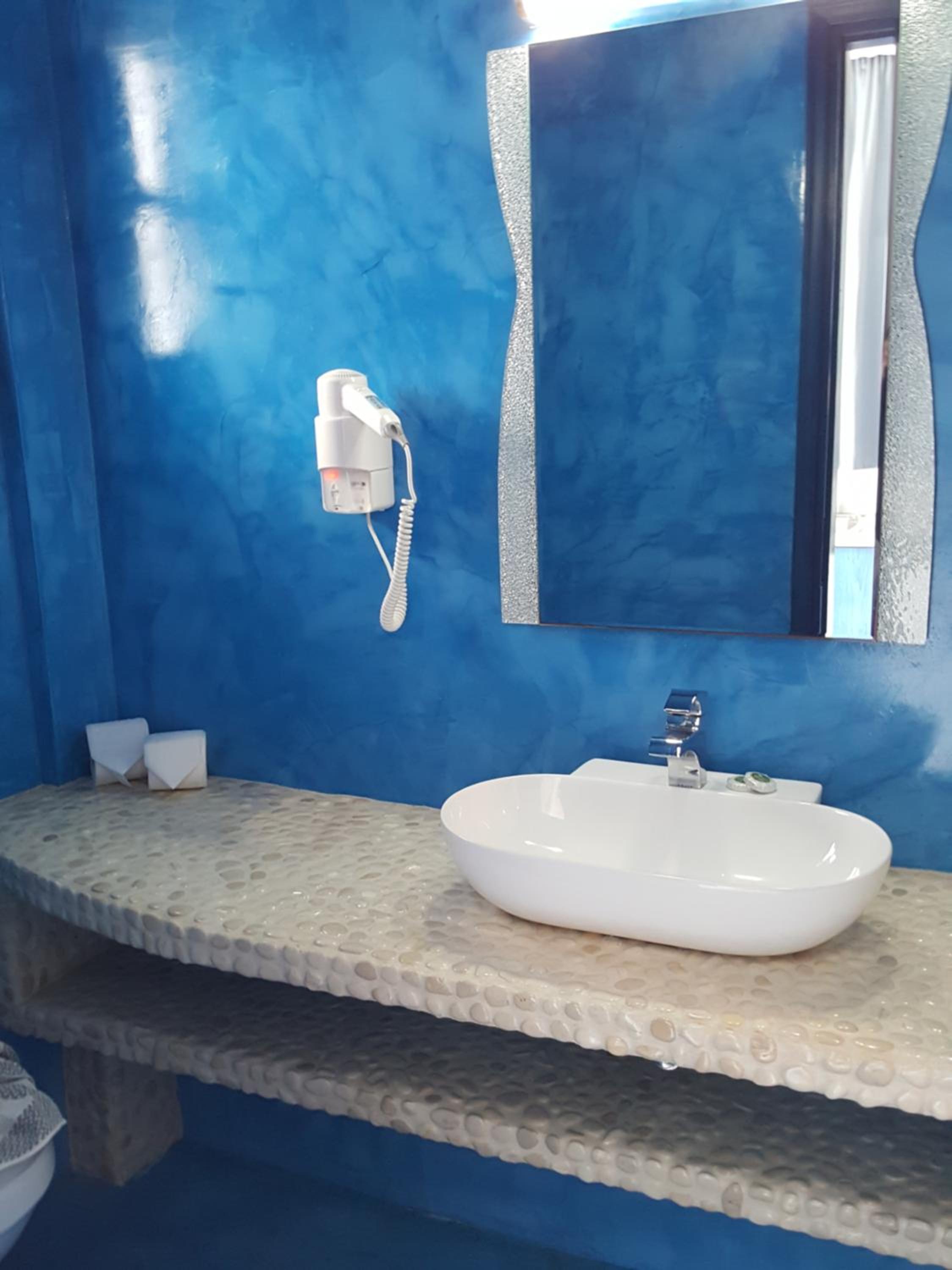 Double Room by the Pool - Photo 12