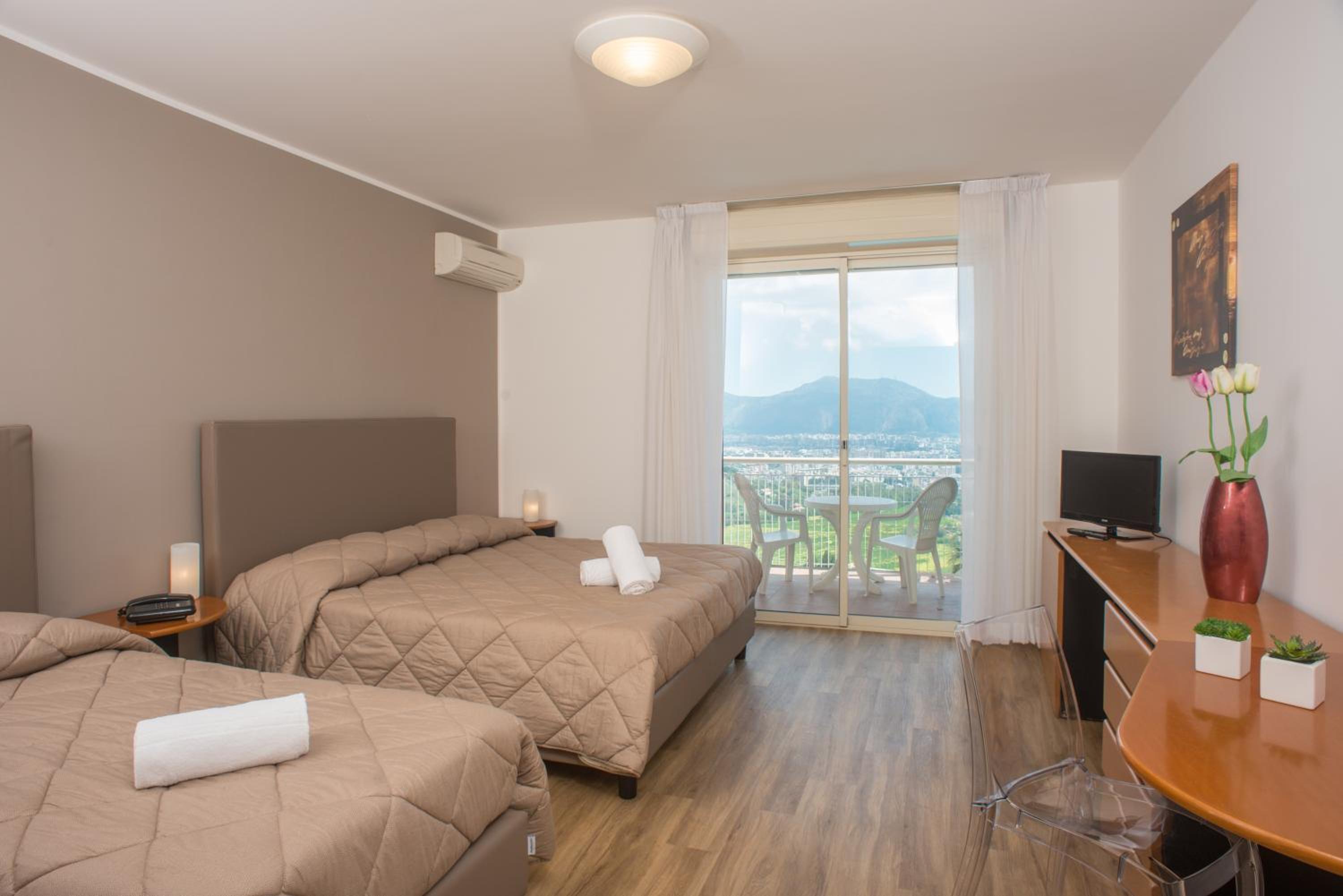 Standard Dreibettzimmer mit Aussicht