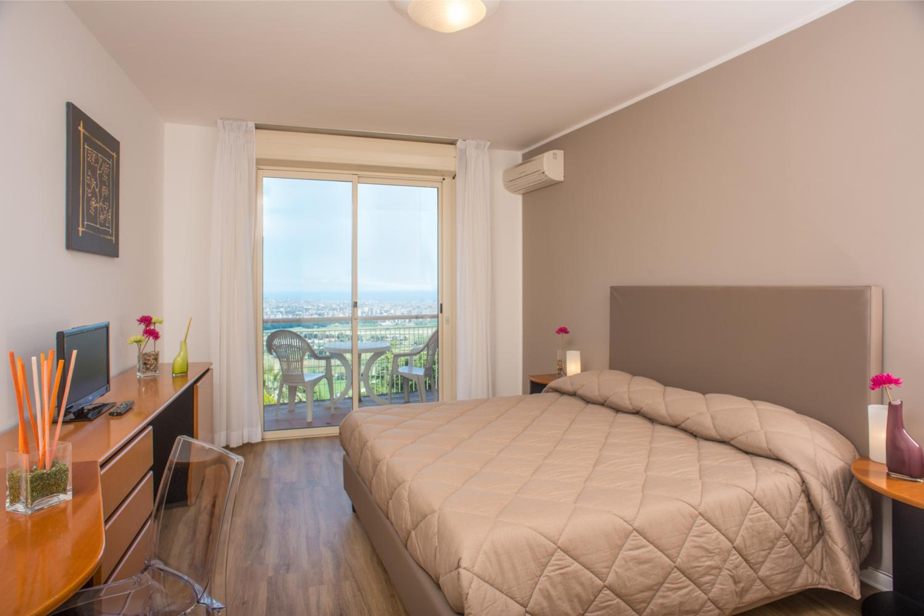 Standard Double Room - Photo 6