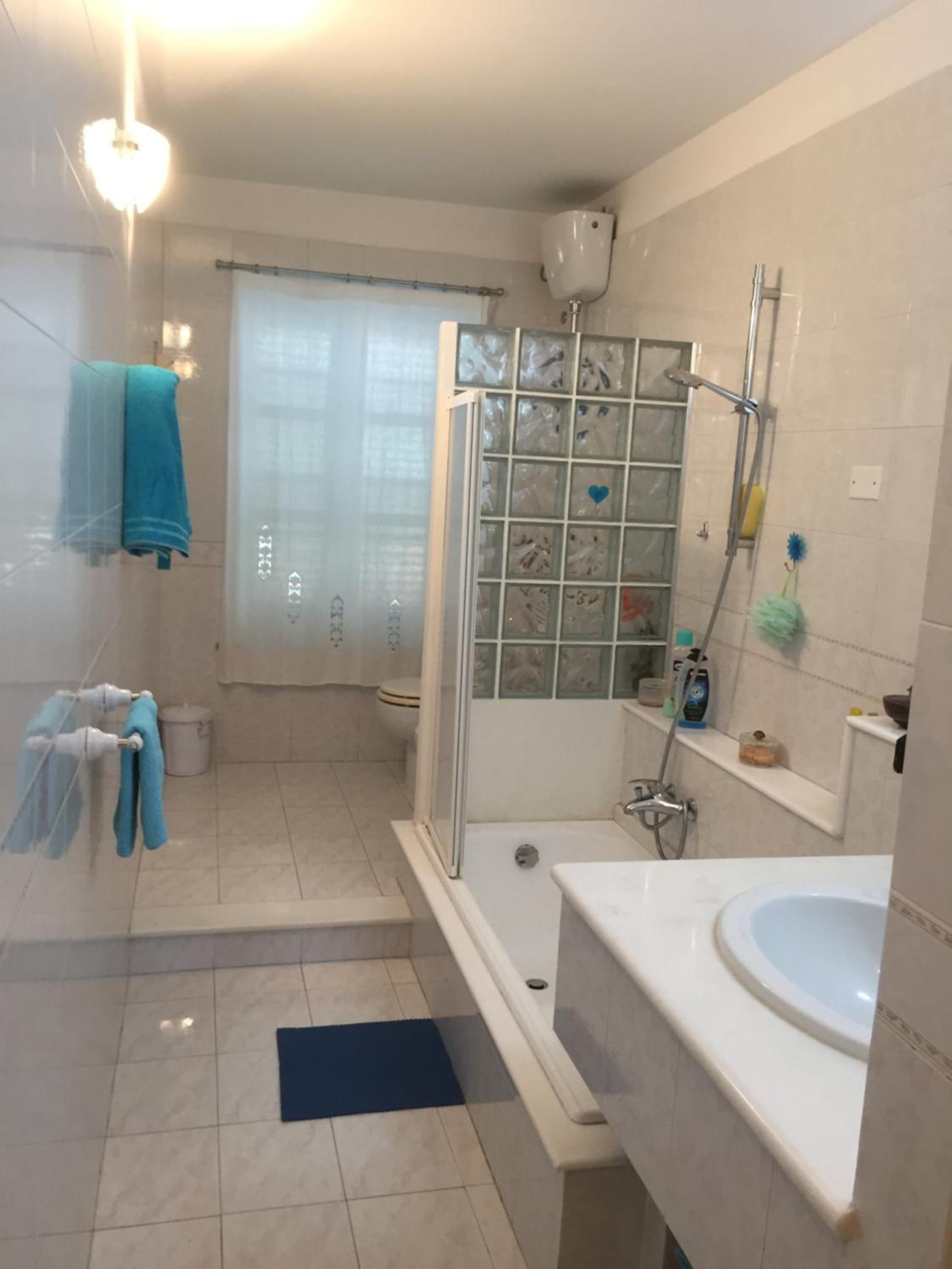 Quadruple Room with Balcony - Photo 7