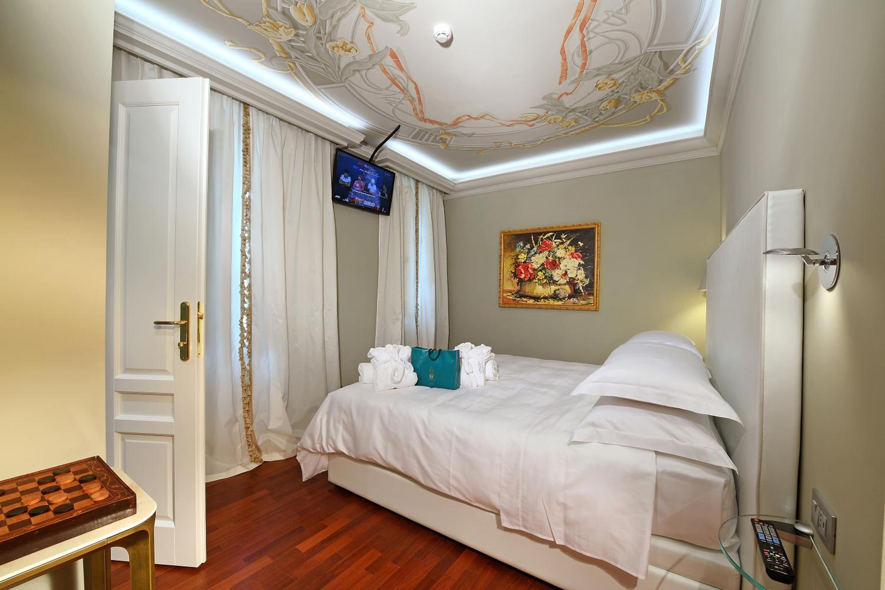 Deluxe Double or Twin Room photo 2