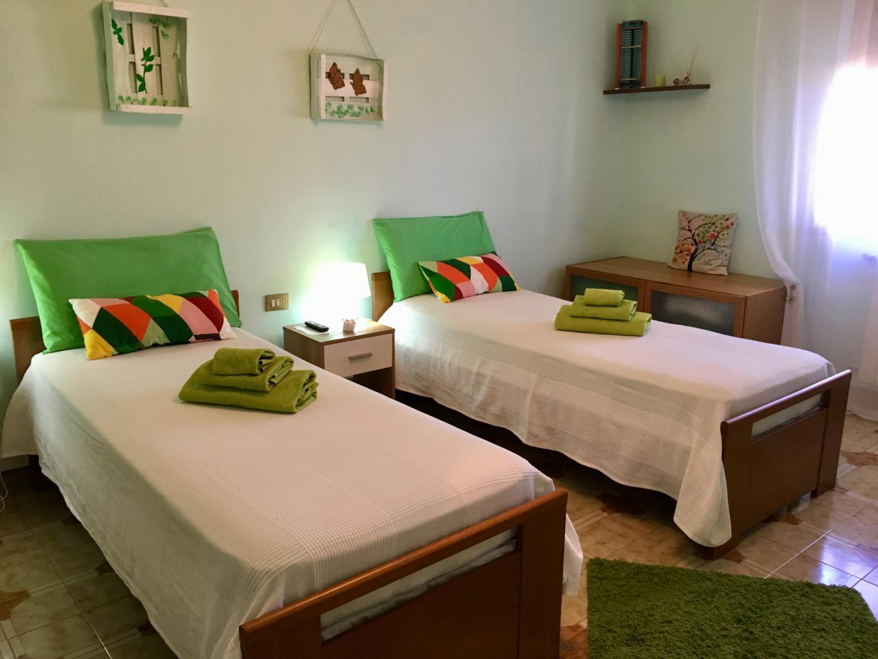 Double or Twin Room with Private Bathroom - Photo 21