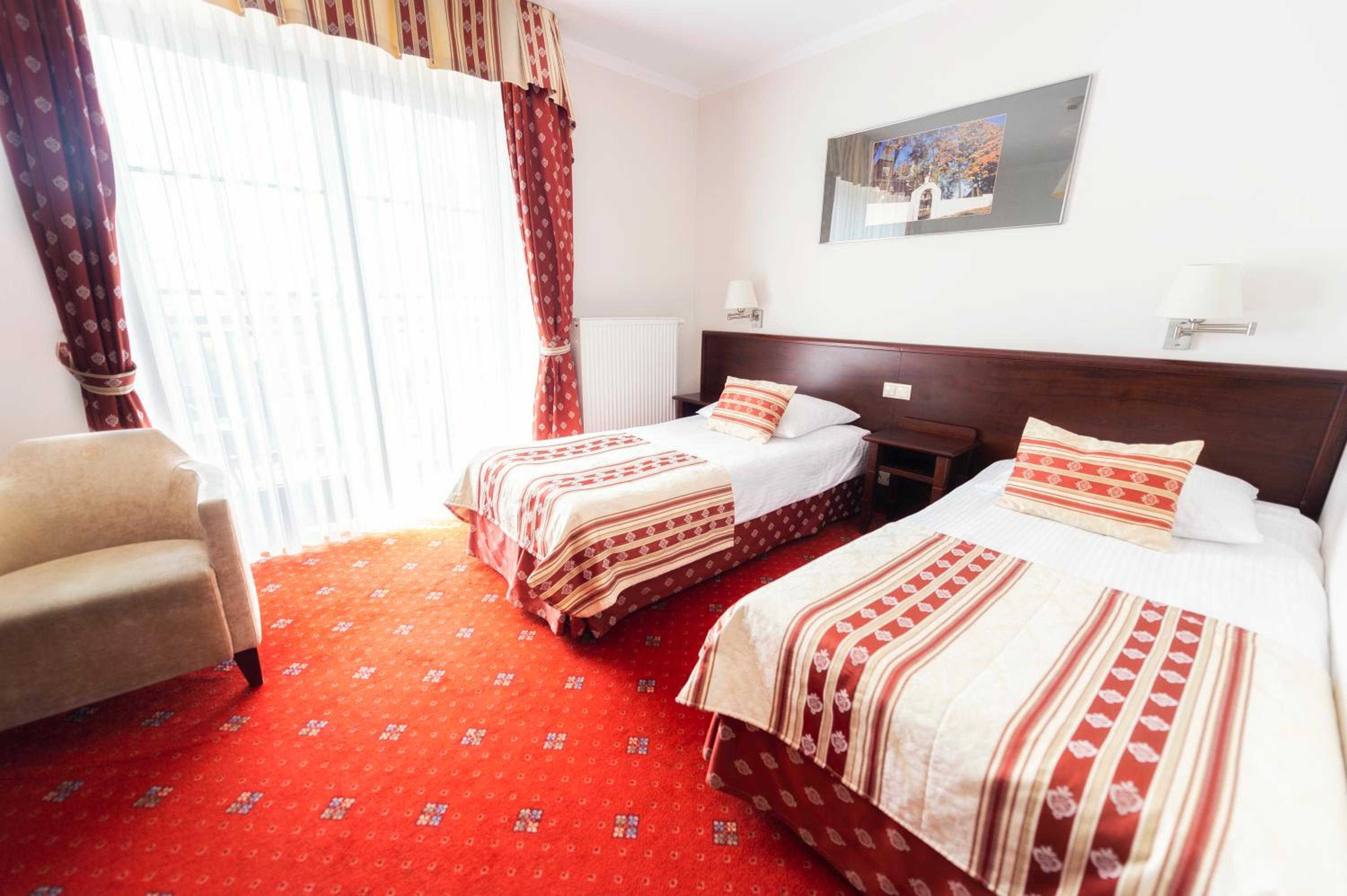 Standard Twin Room - Photo 1