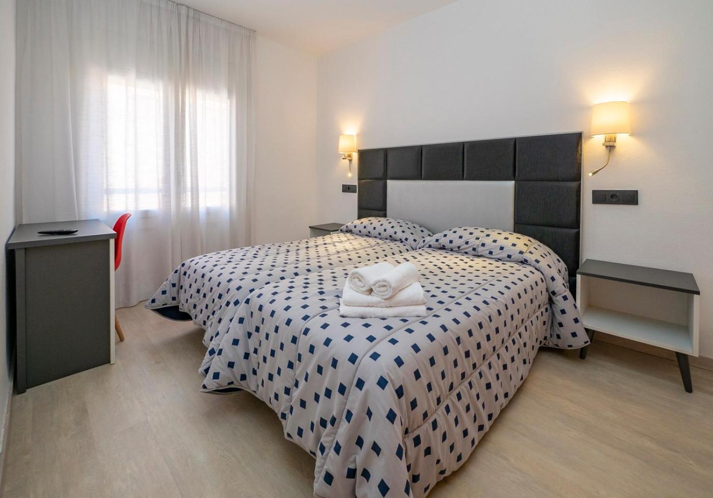 Standard Double or Twin Room - Photo 4