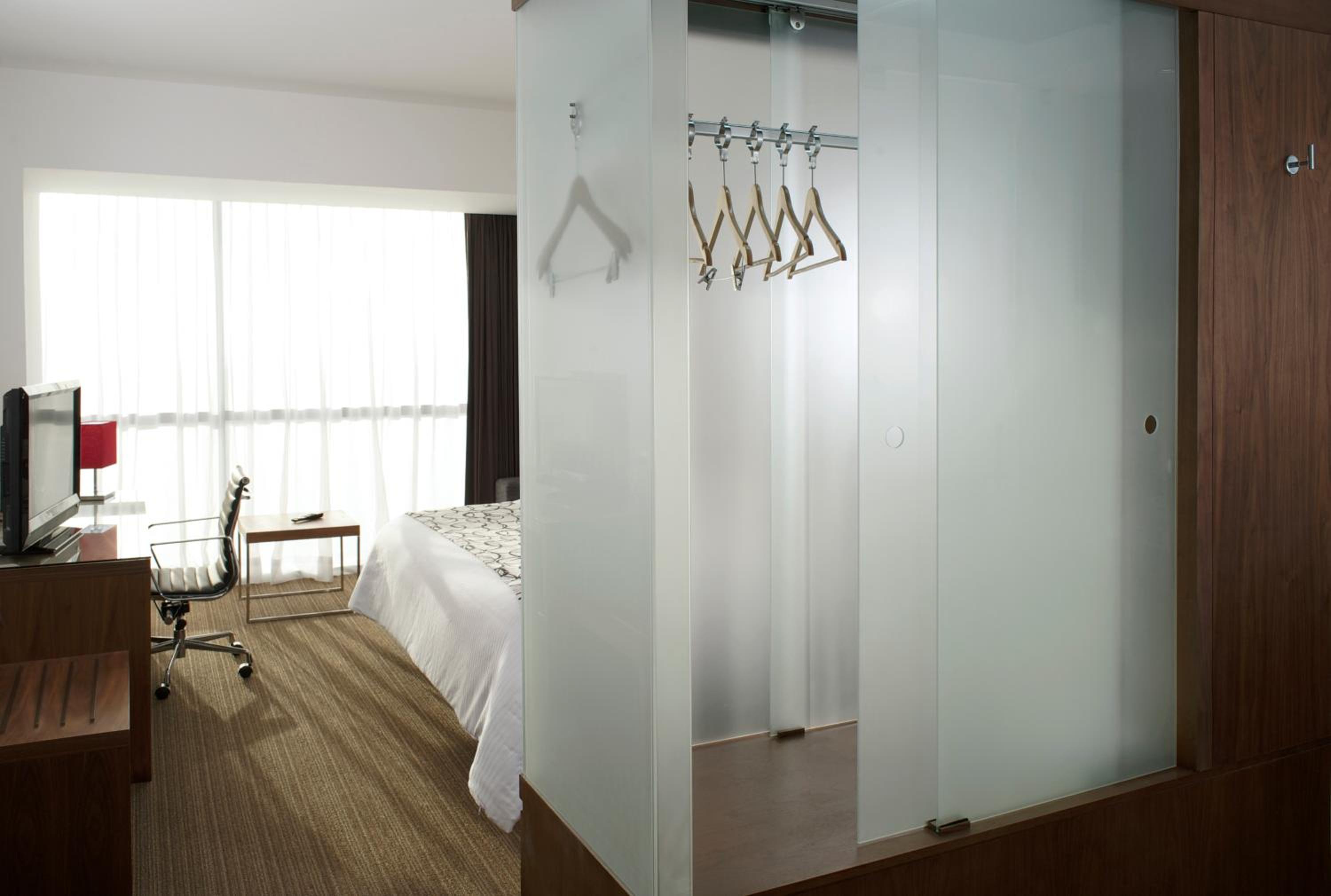 Queen Room with Two Double Beds - Photo 3