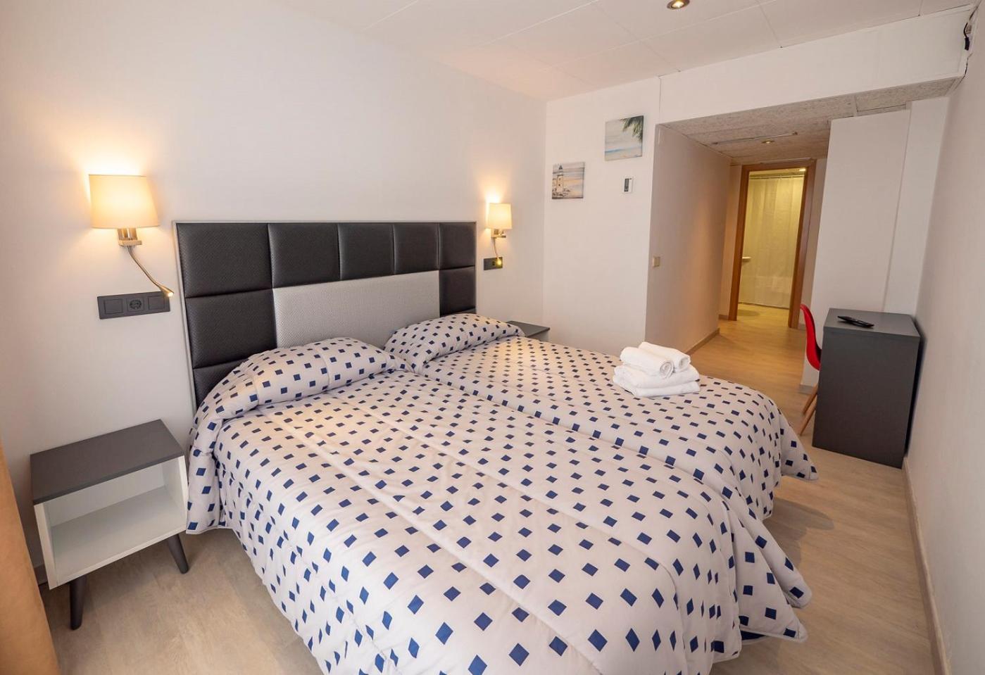 Double or Twin Room with Sea View - Photo 21
