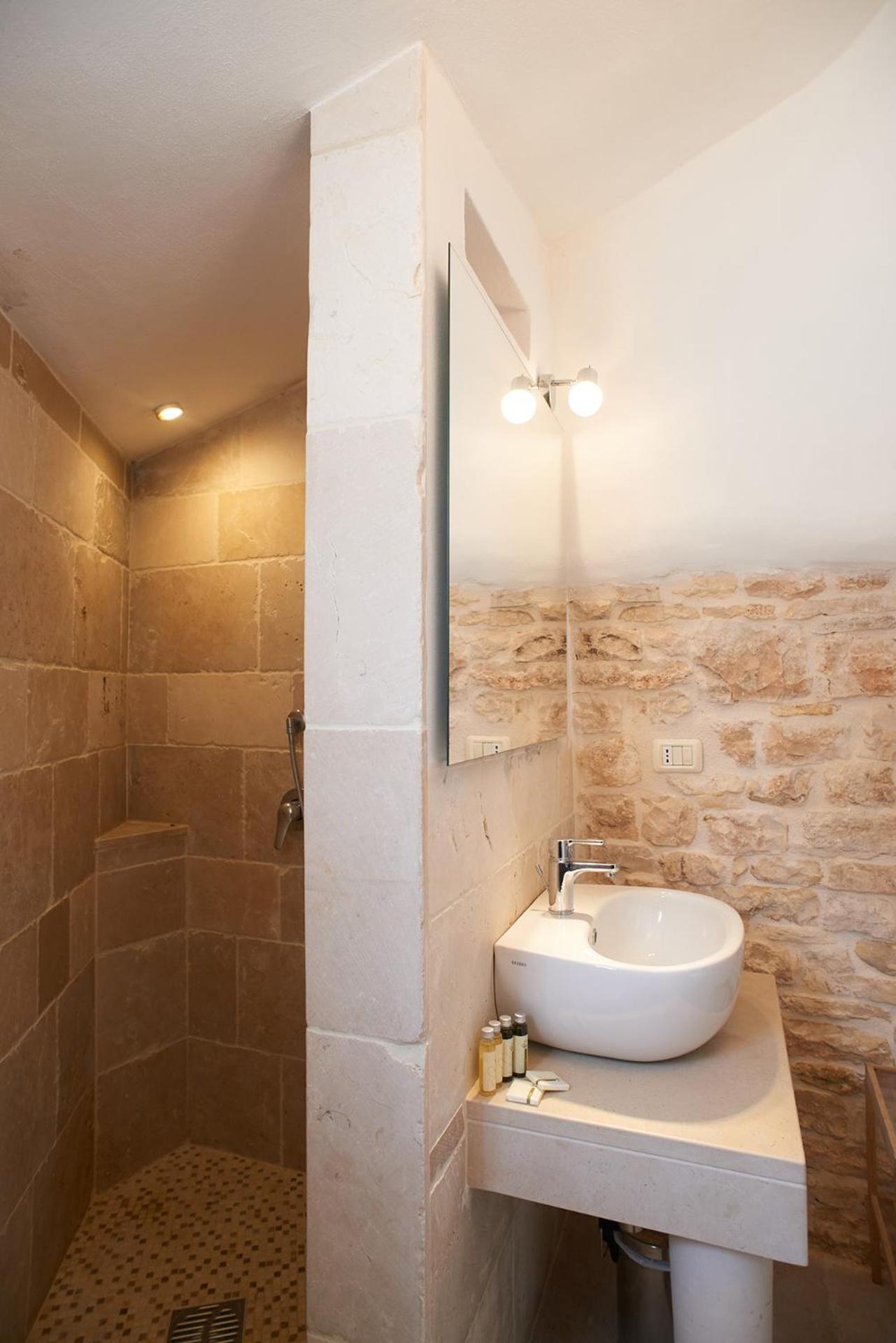 Quadruple Room - Photo 10