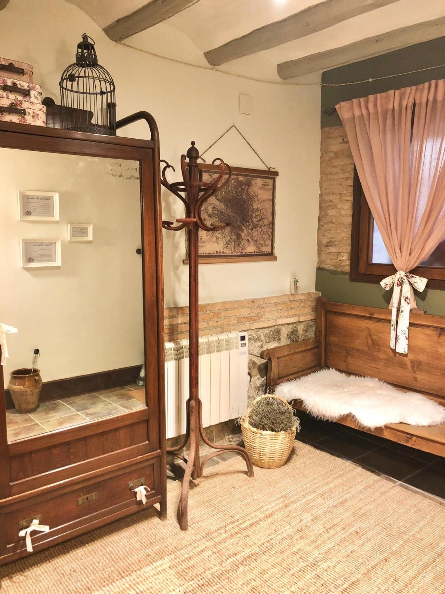 Studio Apartment - Photo 1