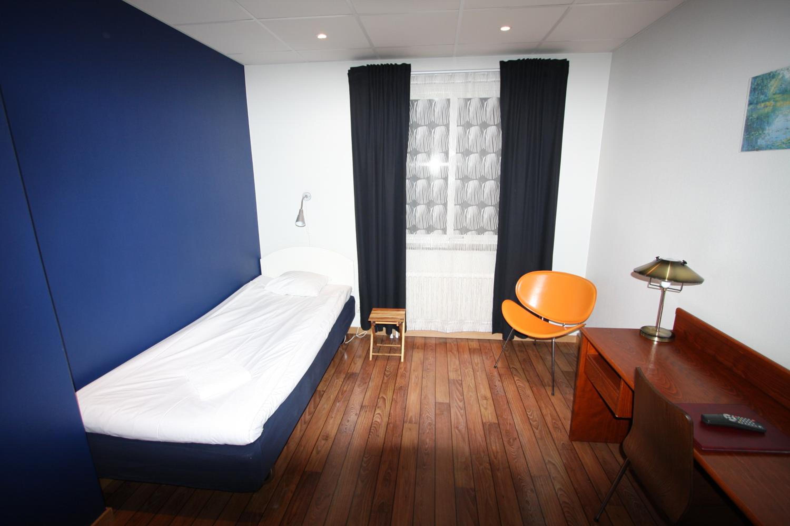 Single Room with Shared Bathroom photo 3