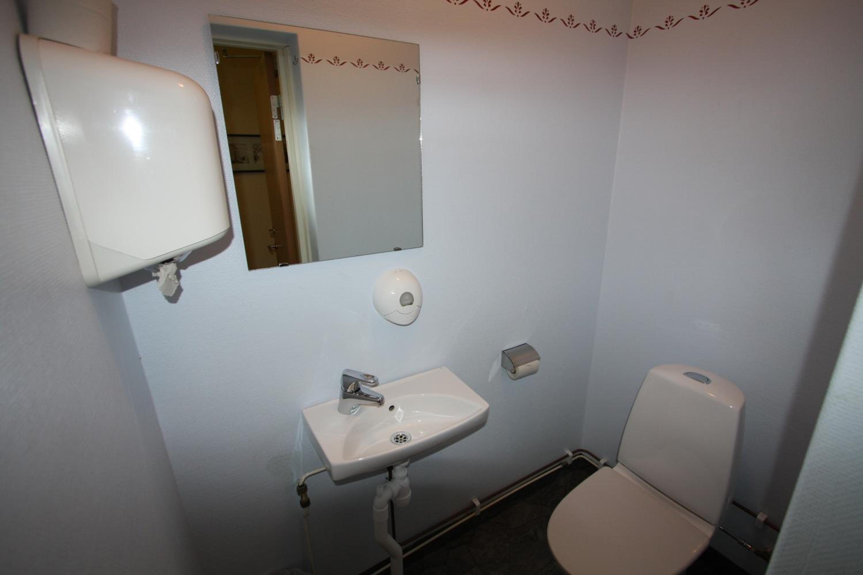 Double or Twin Room with Shared Bathroom photo 2