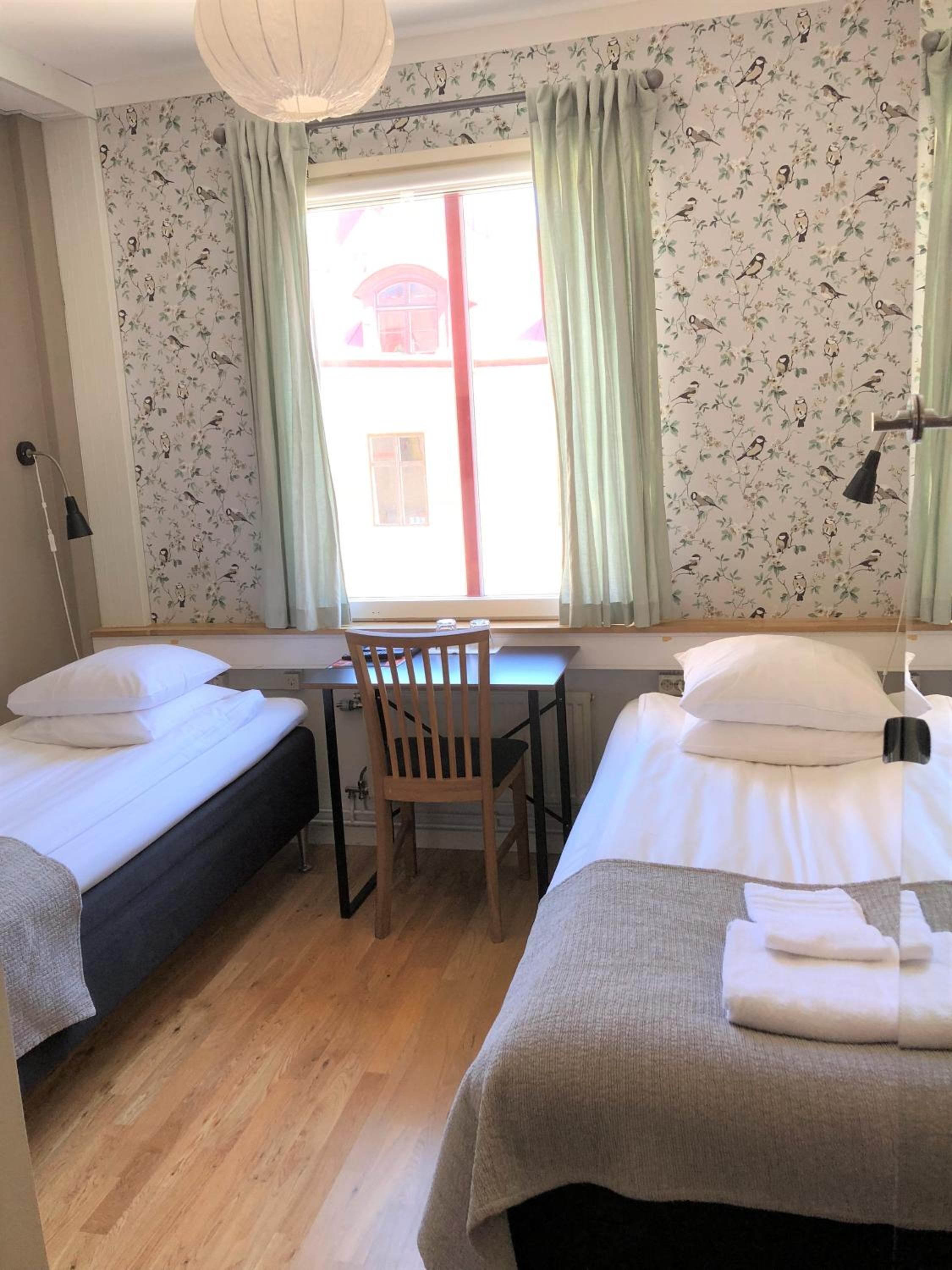 Economy Twin Room photo 3