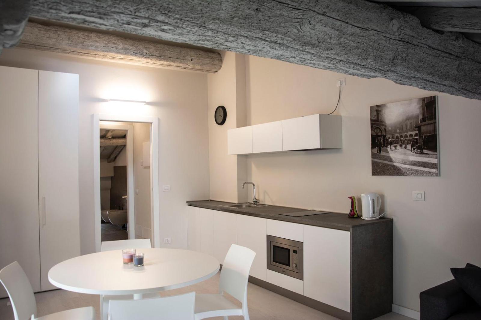 One-Bedroom Penthouse Apartment - Photo 11