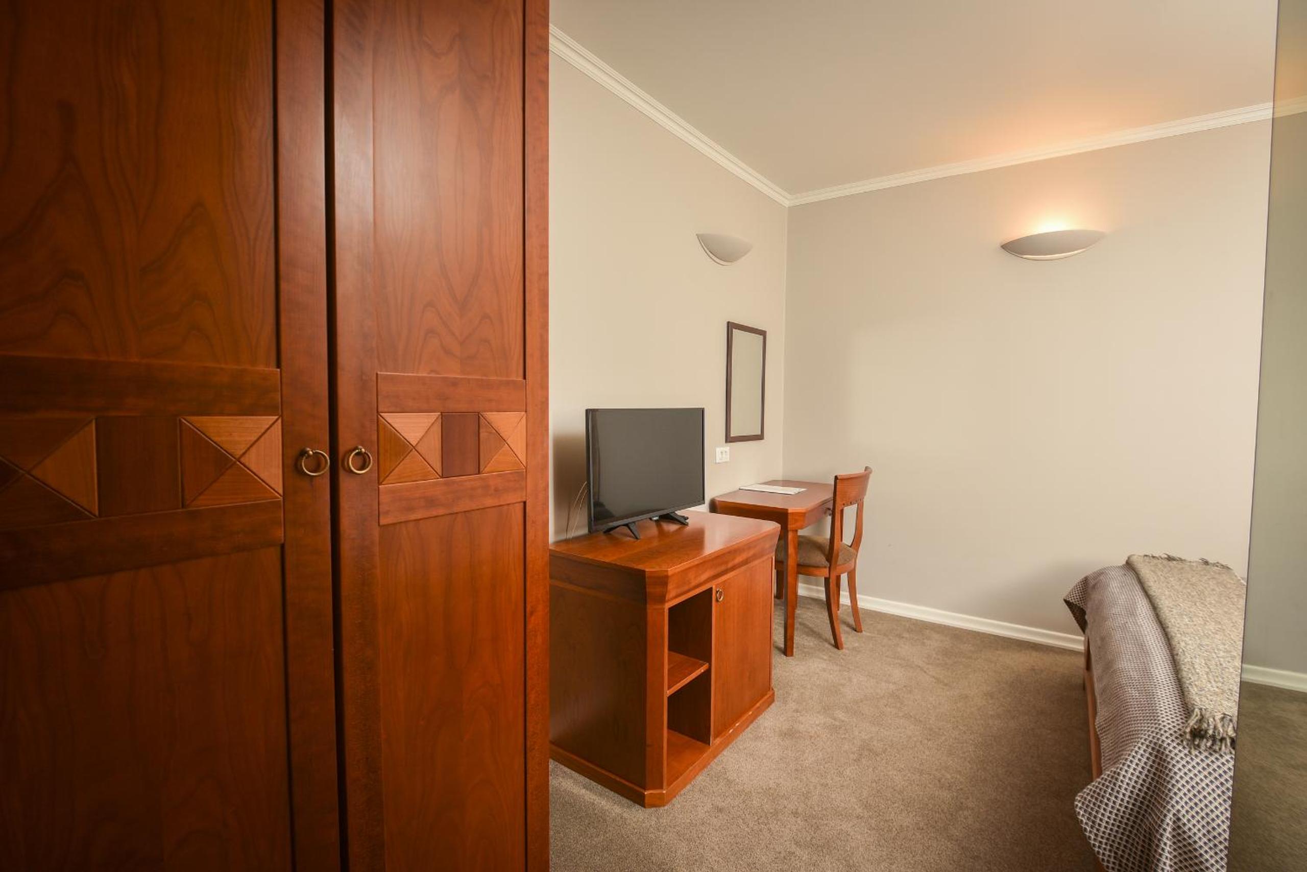 Standard Double Room with Mountain View - Photo 1